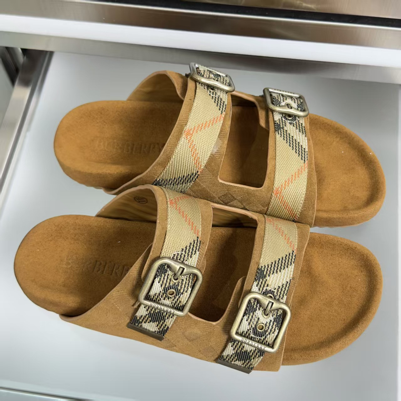 UA Burberry Urchin Sandals