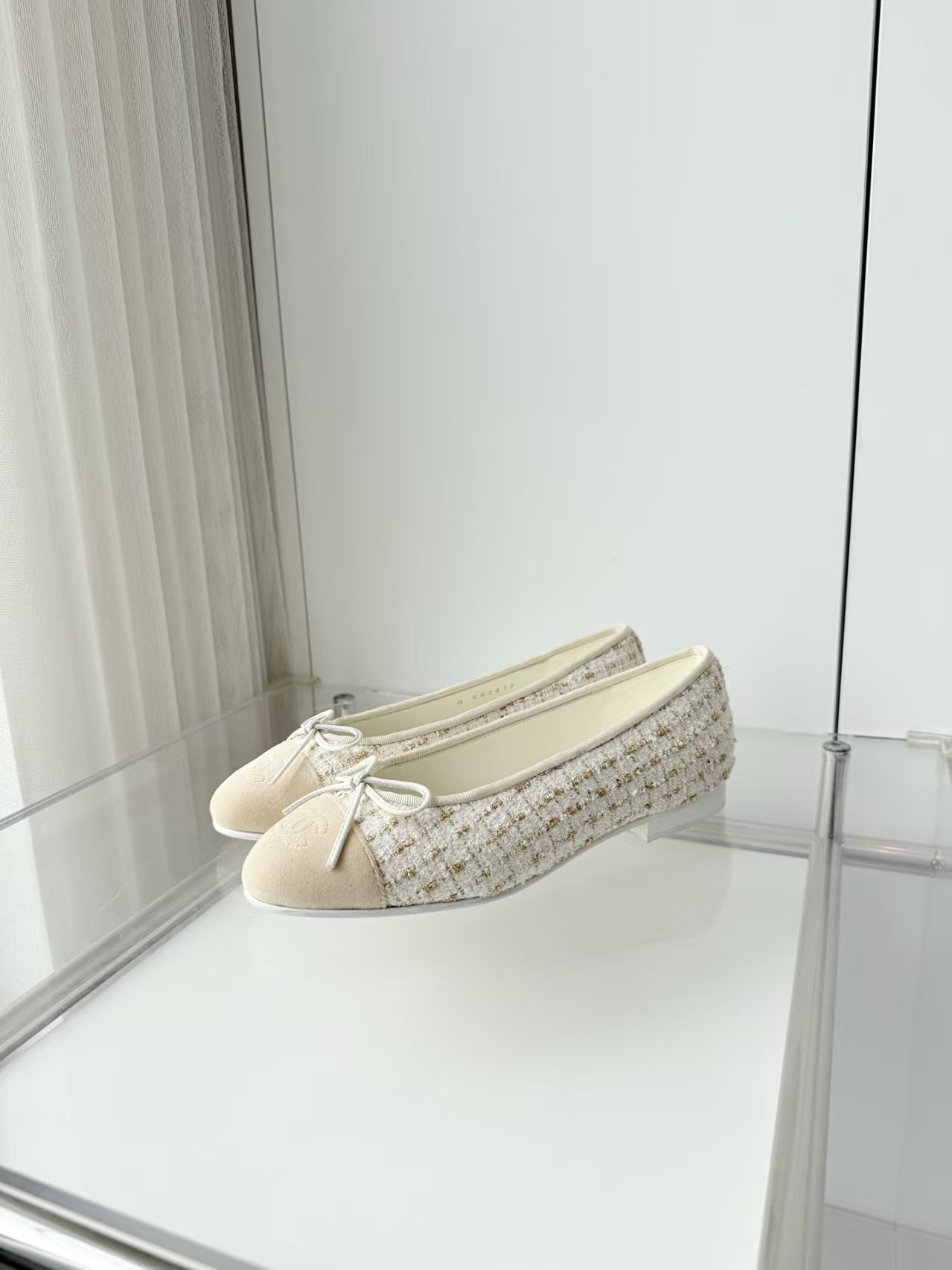 ua Ch**el ballet flats