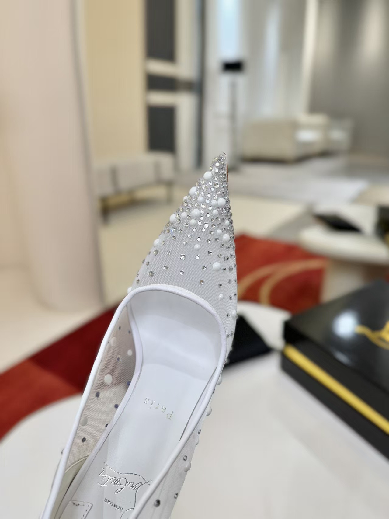 UA Christian Louboutin Miss Z Degrastrass Perla Pumps