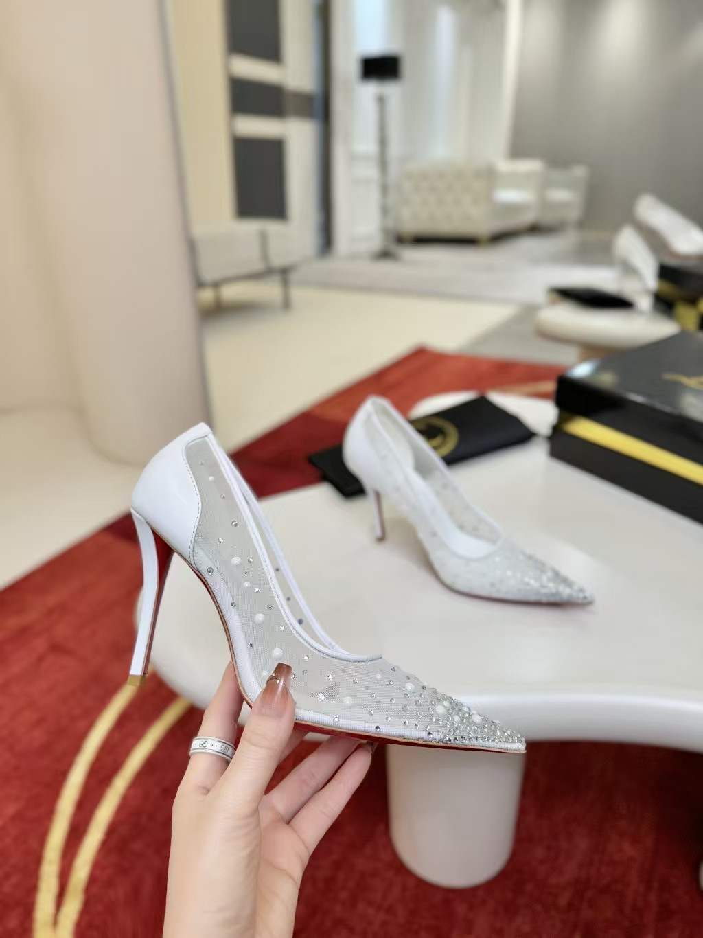 UA Christian Louboutin Miss Z Degrastrass Perla Pumps