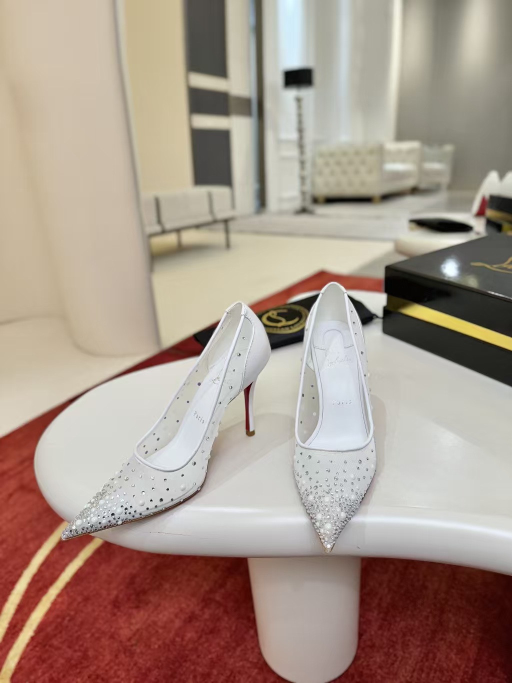 UA Christian Louboutin Miss Z Degrastrass Perla Pumps