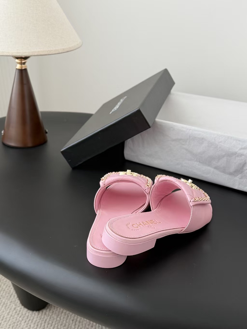 ua Ch**el slippers