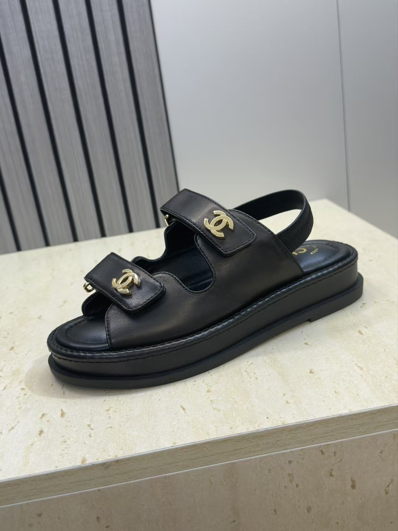 ua Ch**el sandals