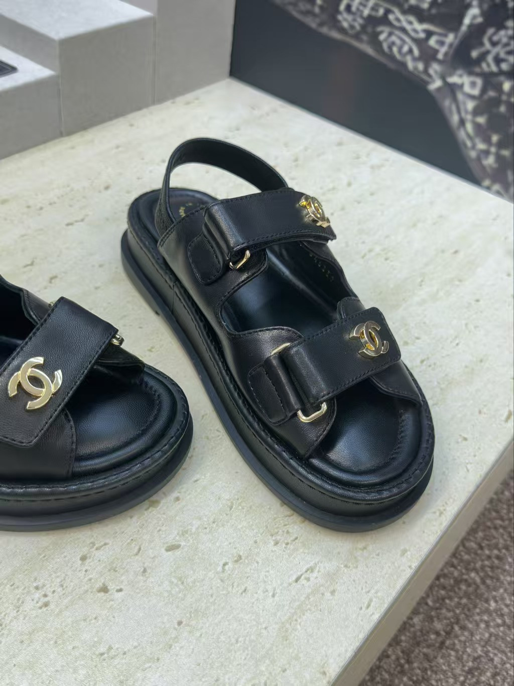 ua Ch**el sandals