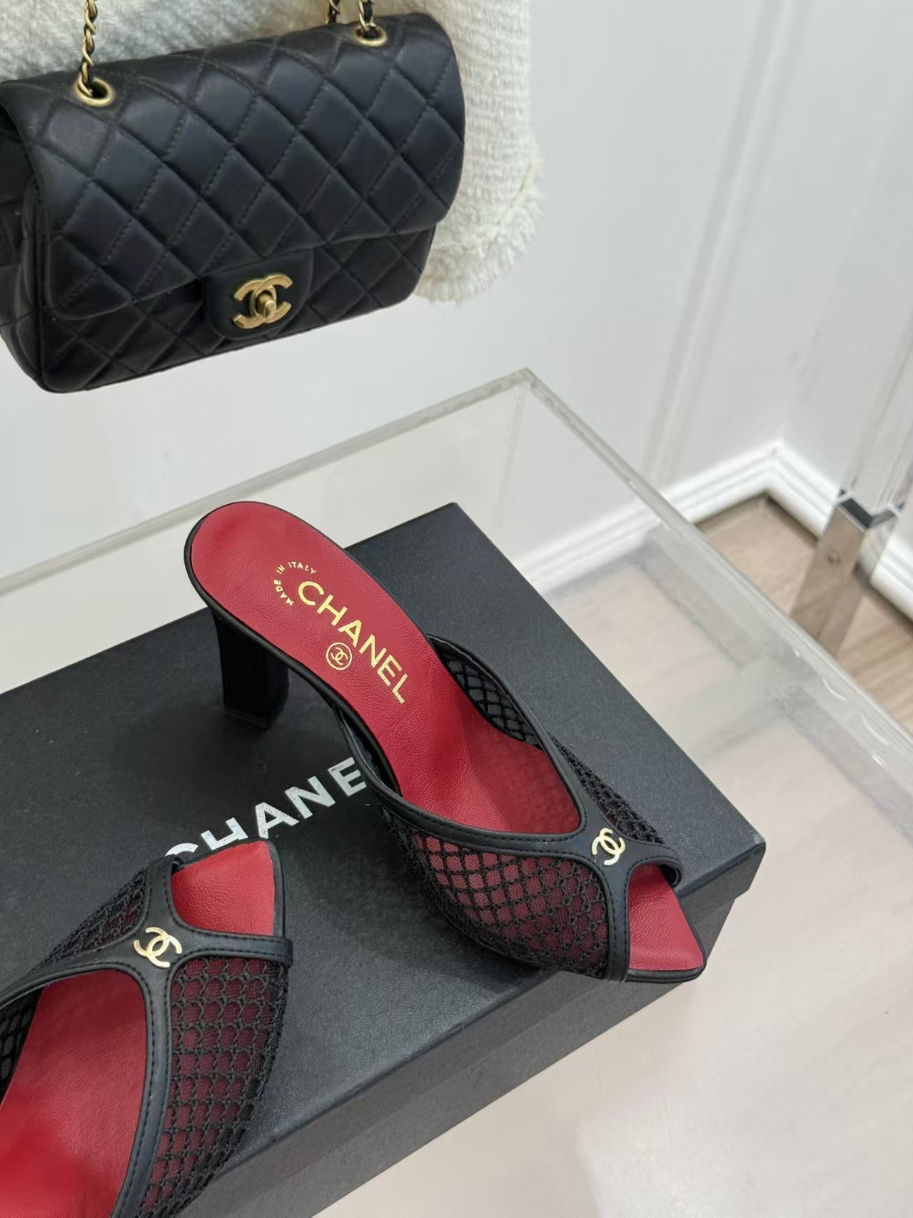 ua Ch**el sandals