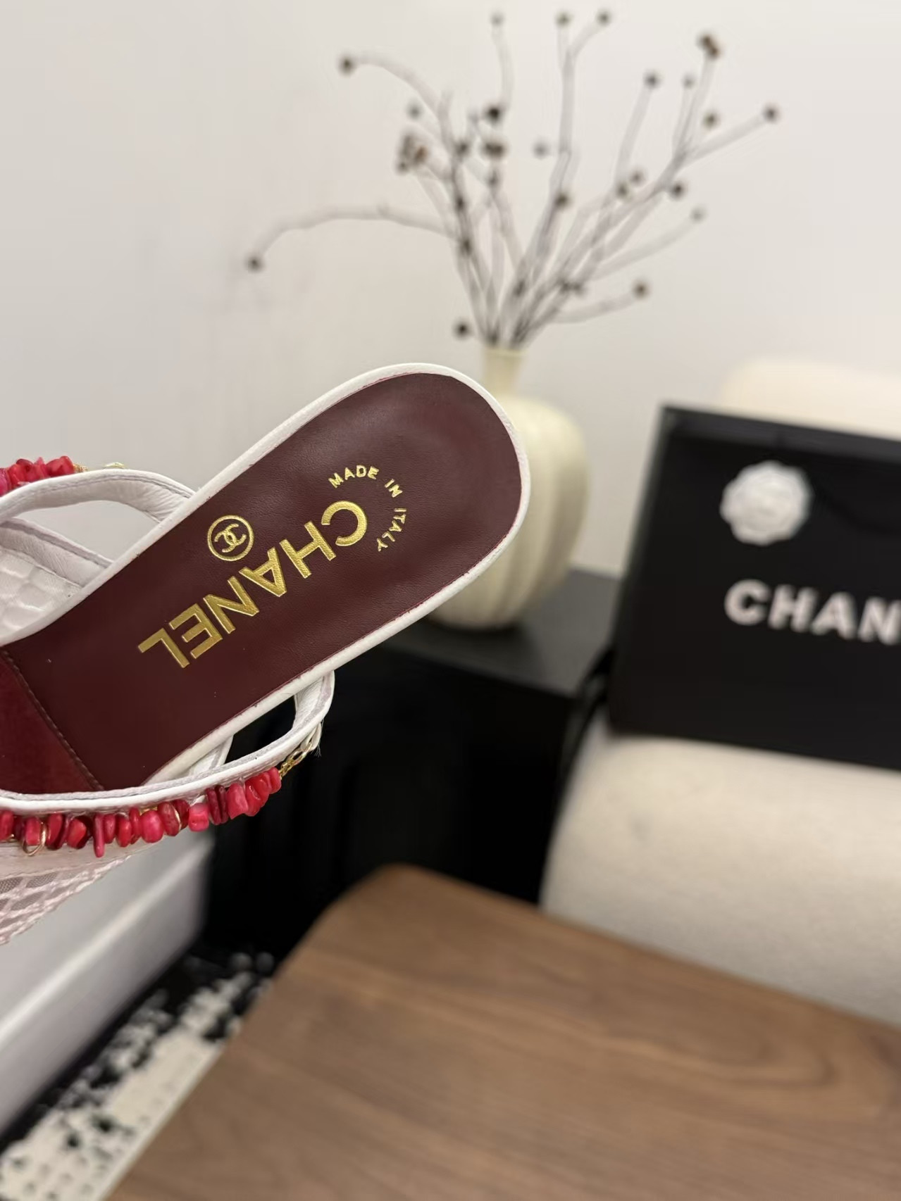 ua Ch**el sandals