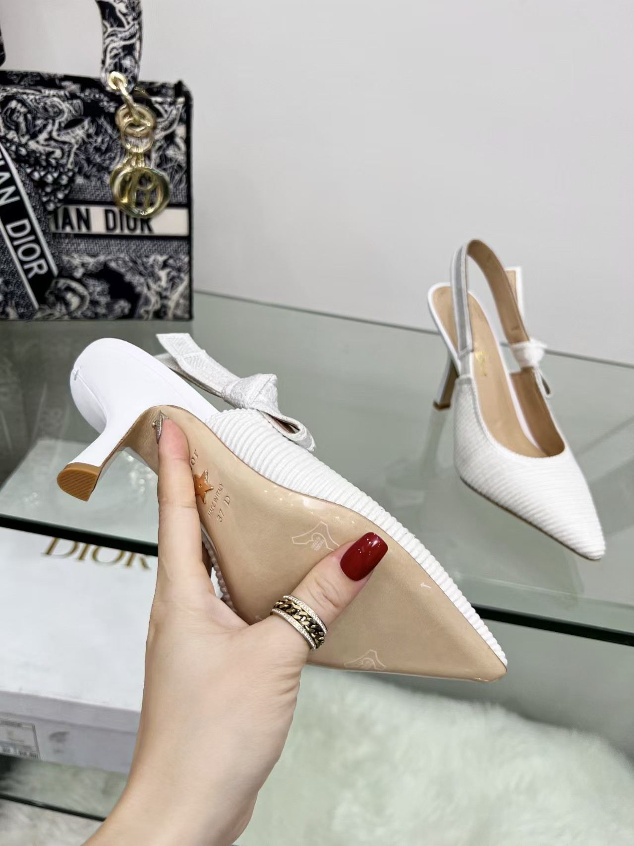 UA Dior J