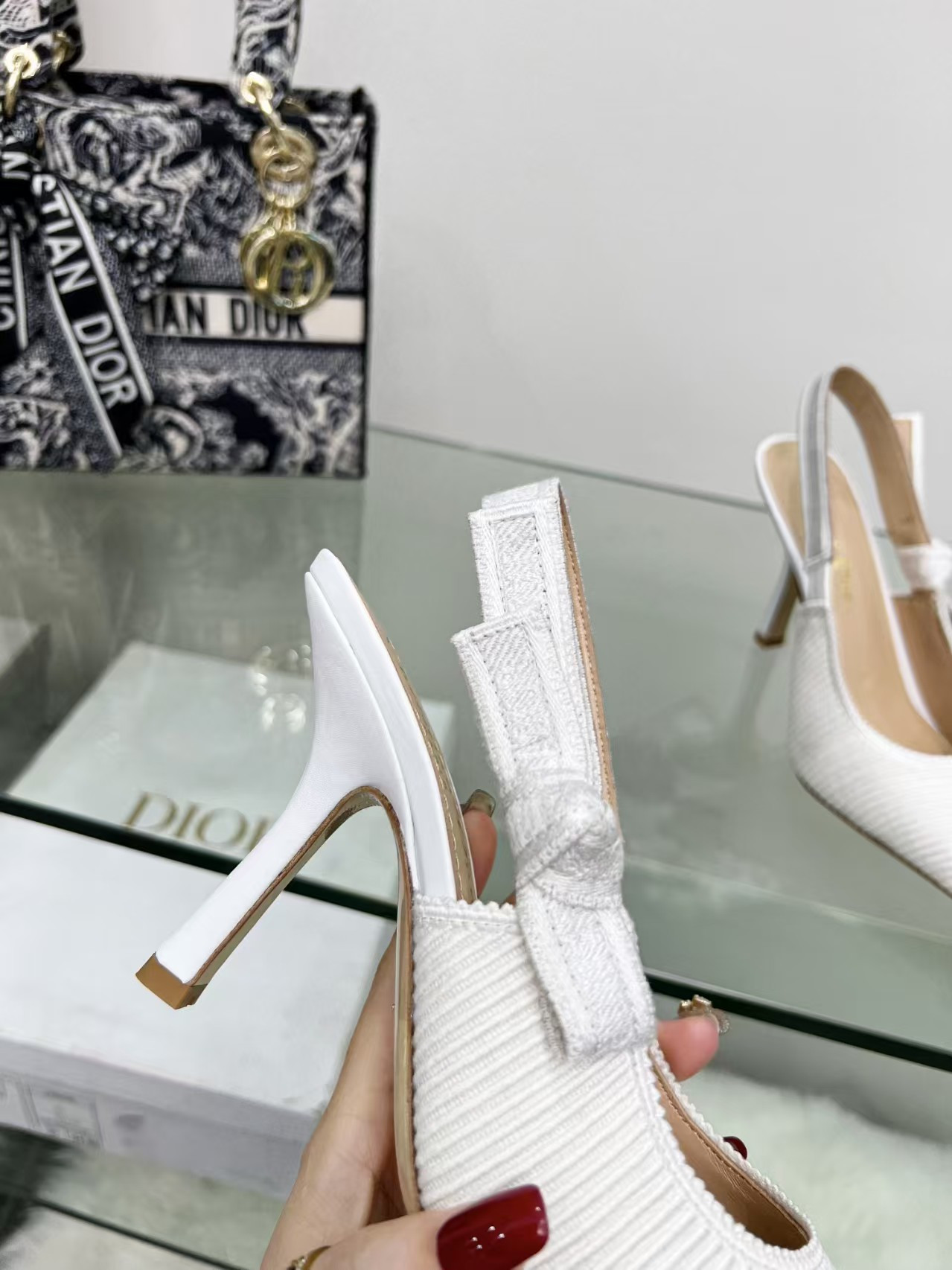UA Dior J