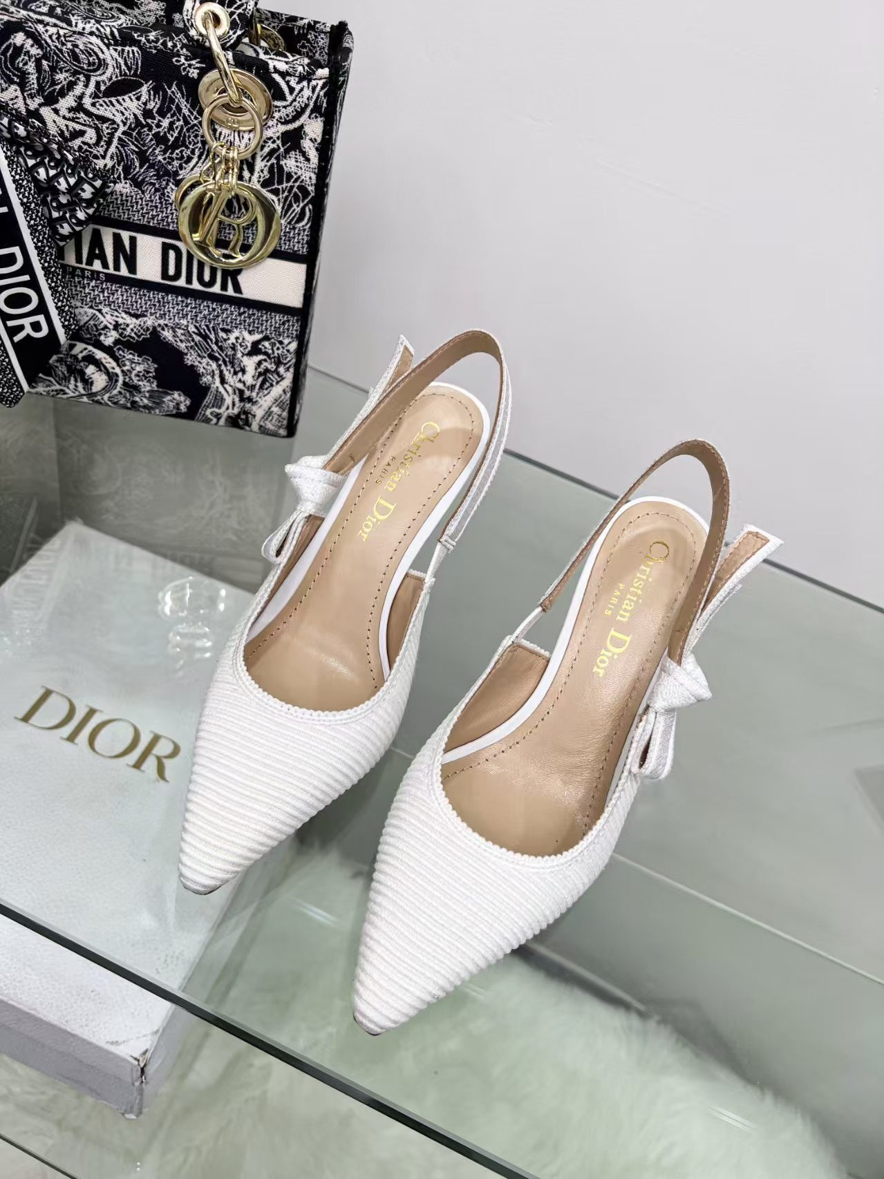 UA Dior J