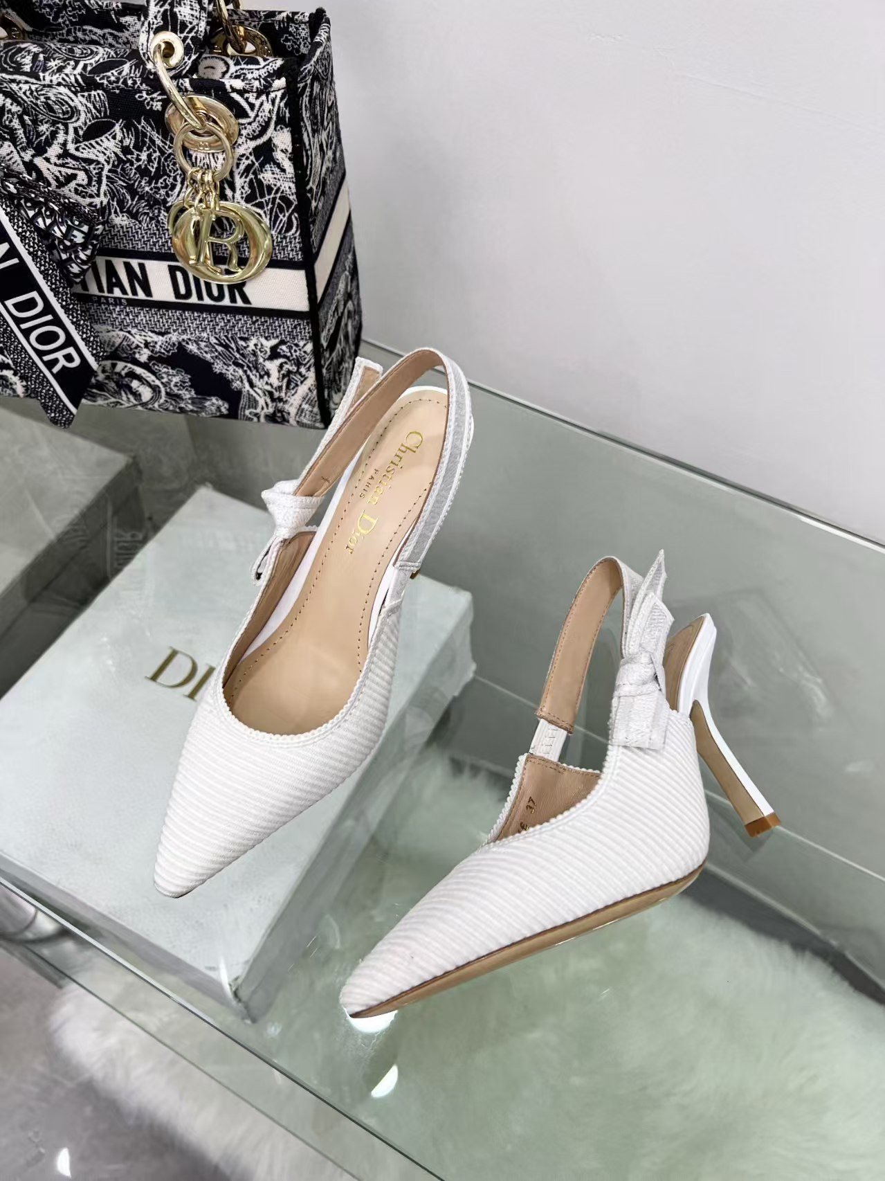 UA Dior J