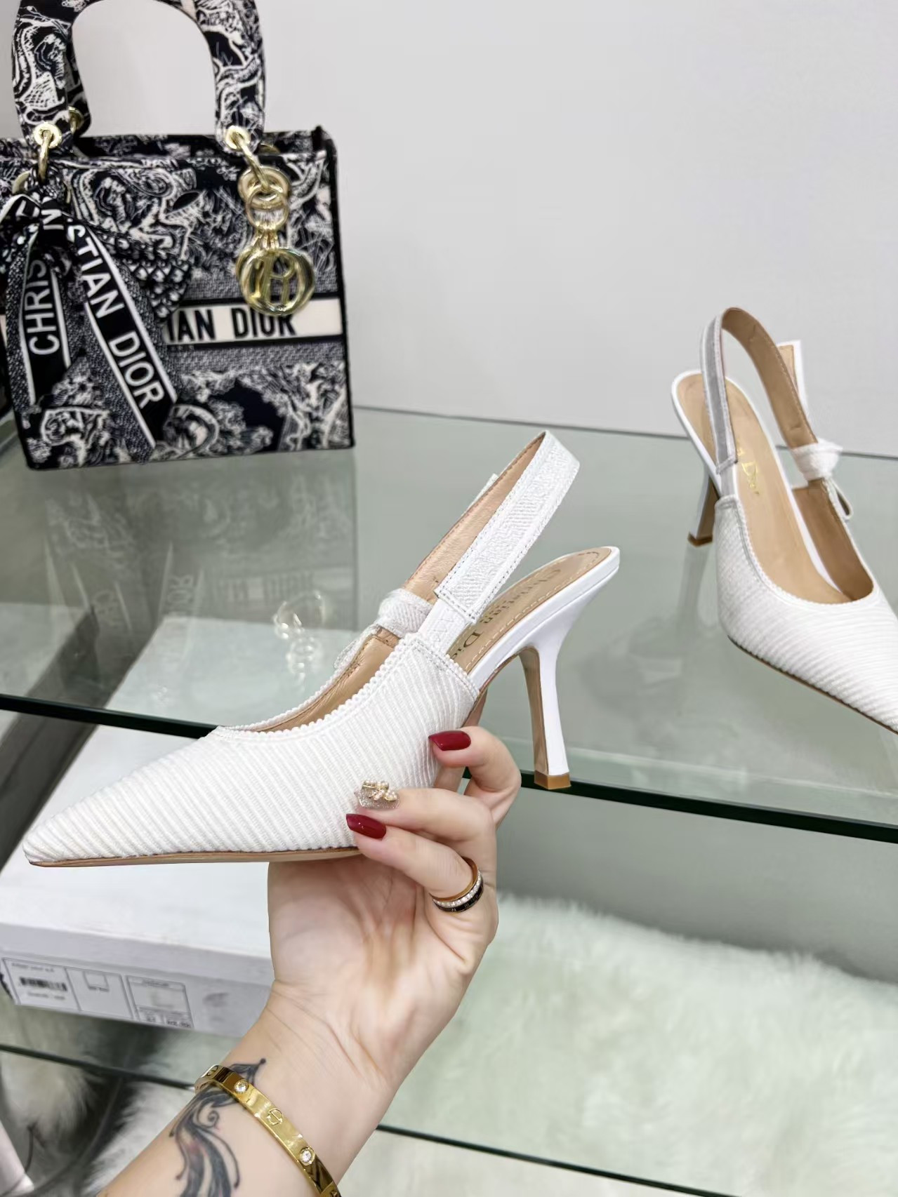 UA Dior J