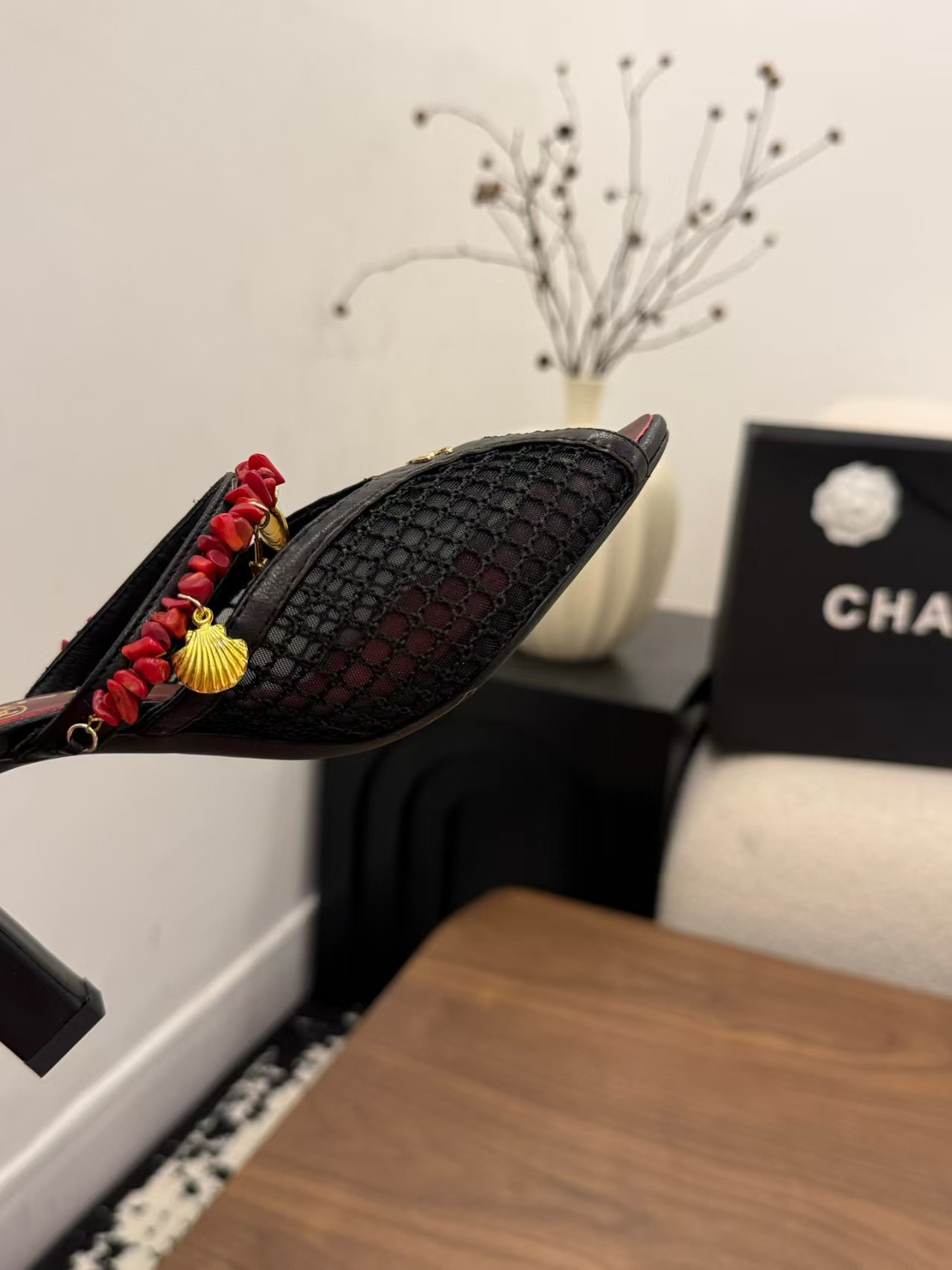 ua Ch**el sandals