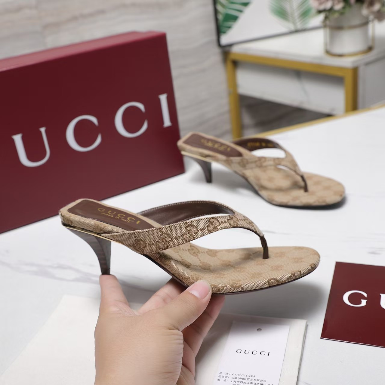 UA Gucci Vittoria Thong Slides
