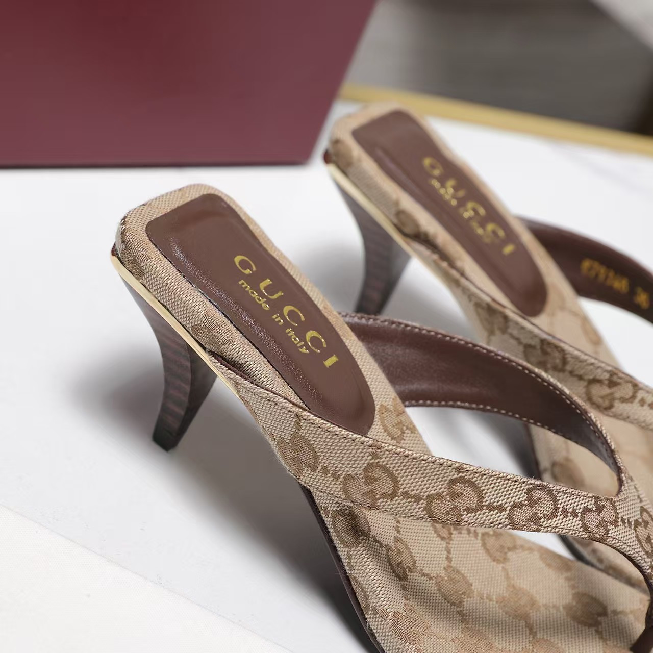 UA Gucci Vittoria Thong Slides