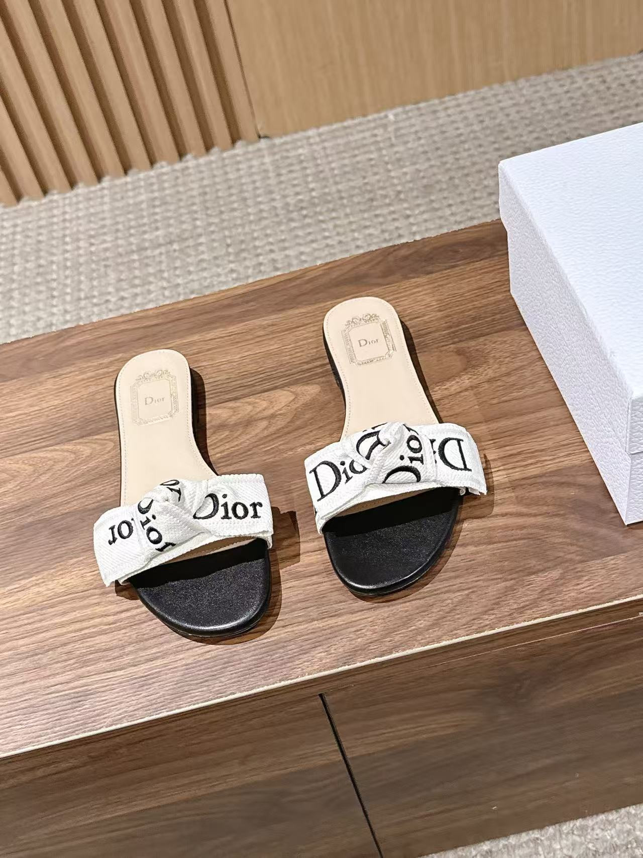UA Dior J