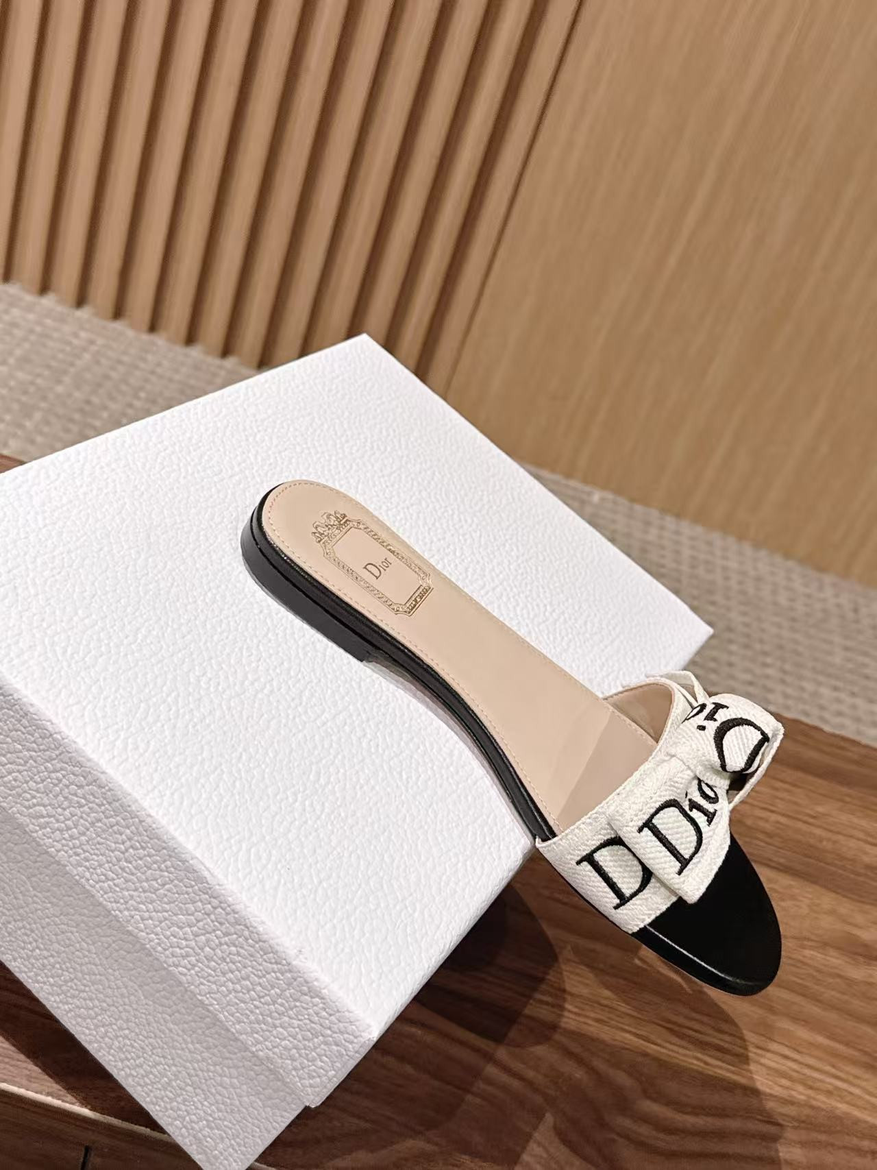 UA Dior J