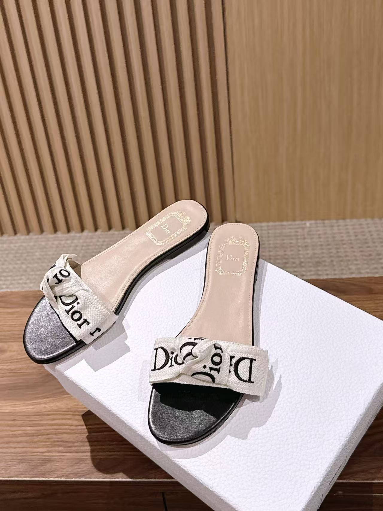UA Dior J