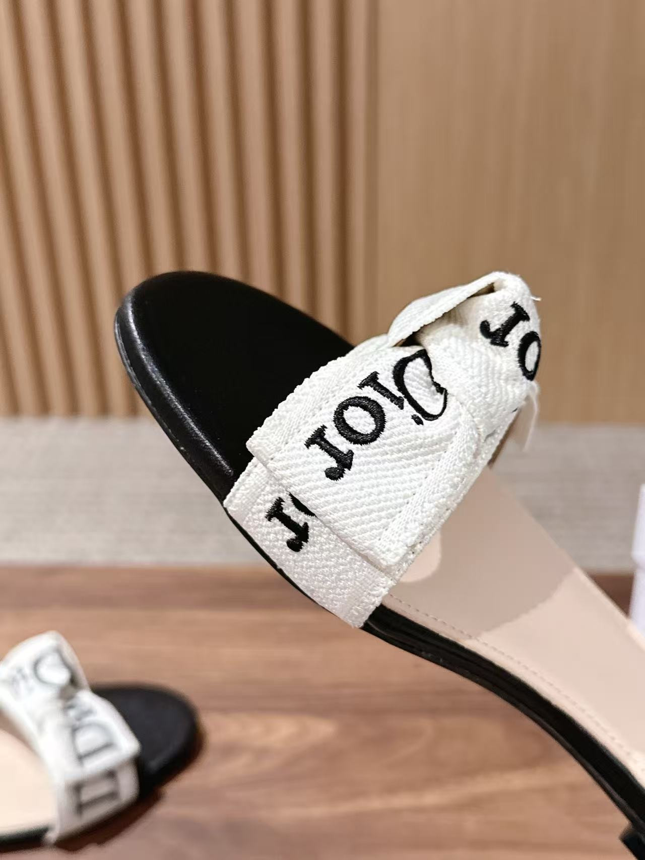 UA Dior J