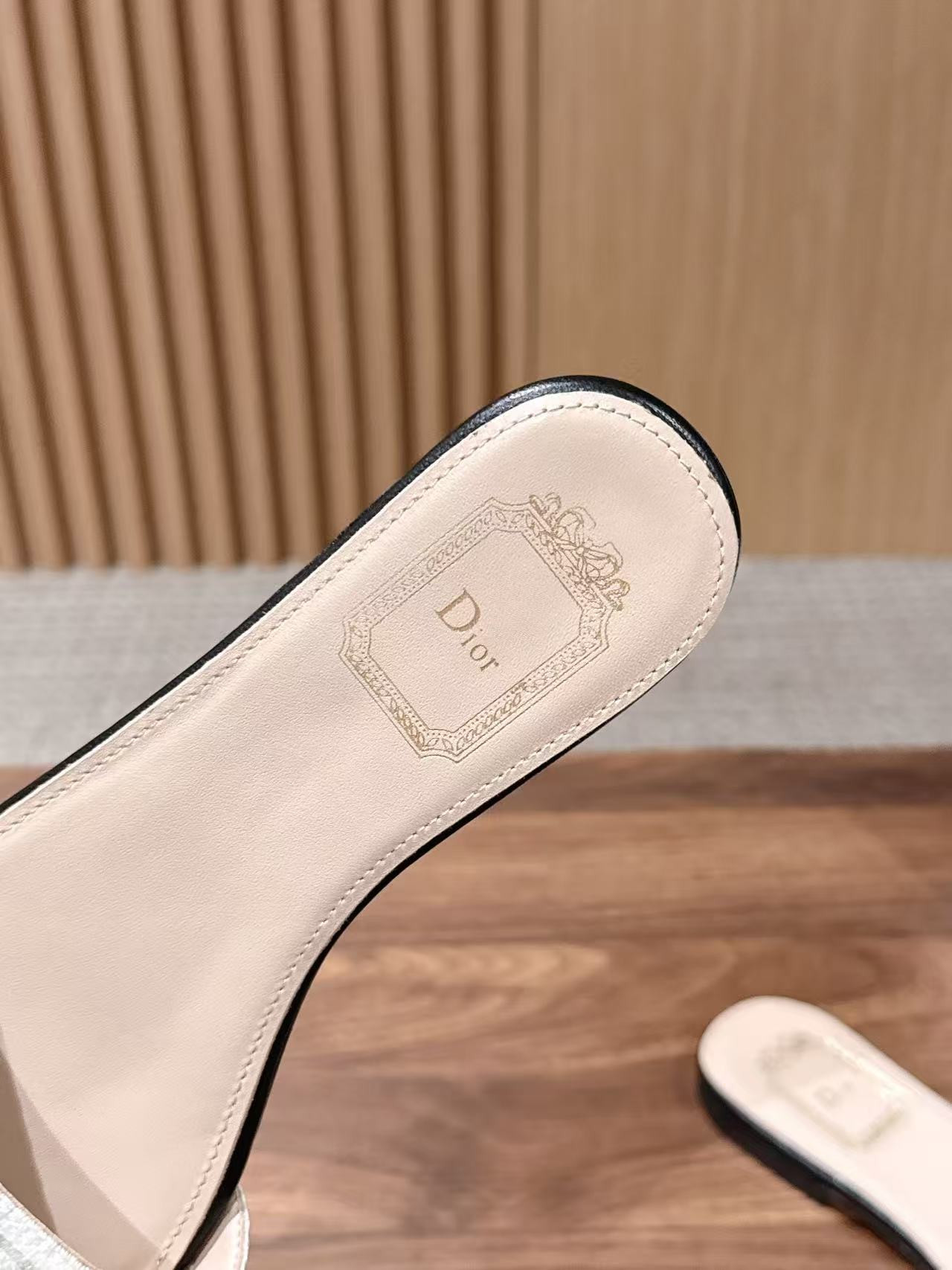 UA Dior J
