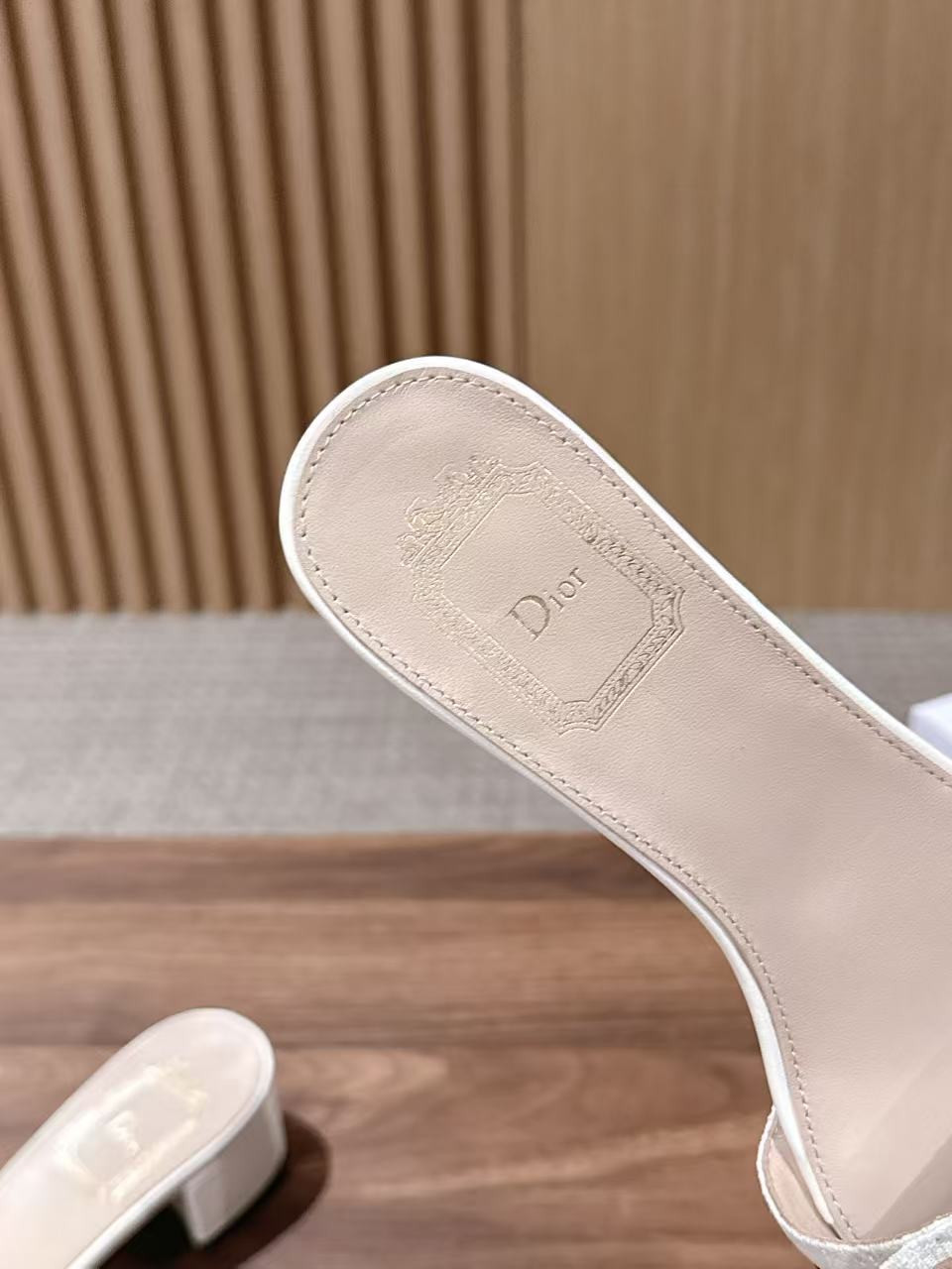 UA Dior J