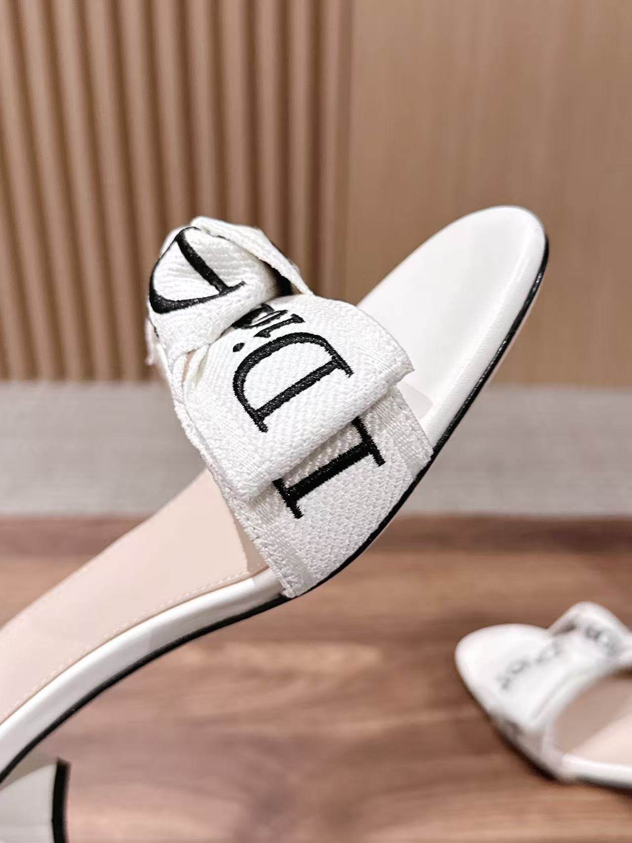 UA Dior J