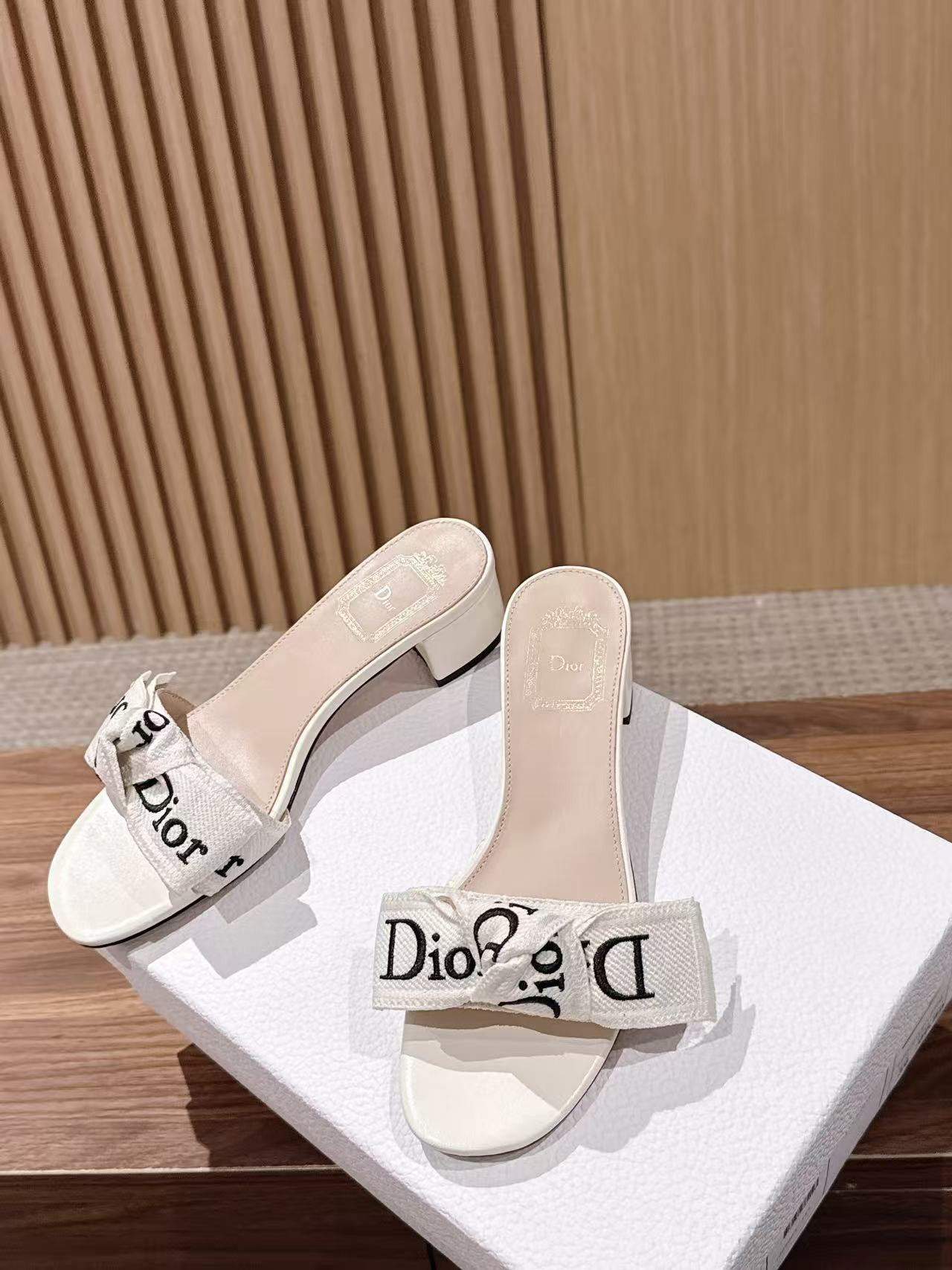 UA Dior J
