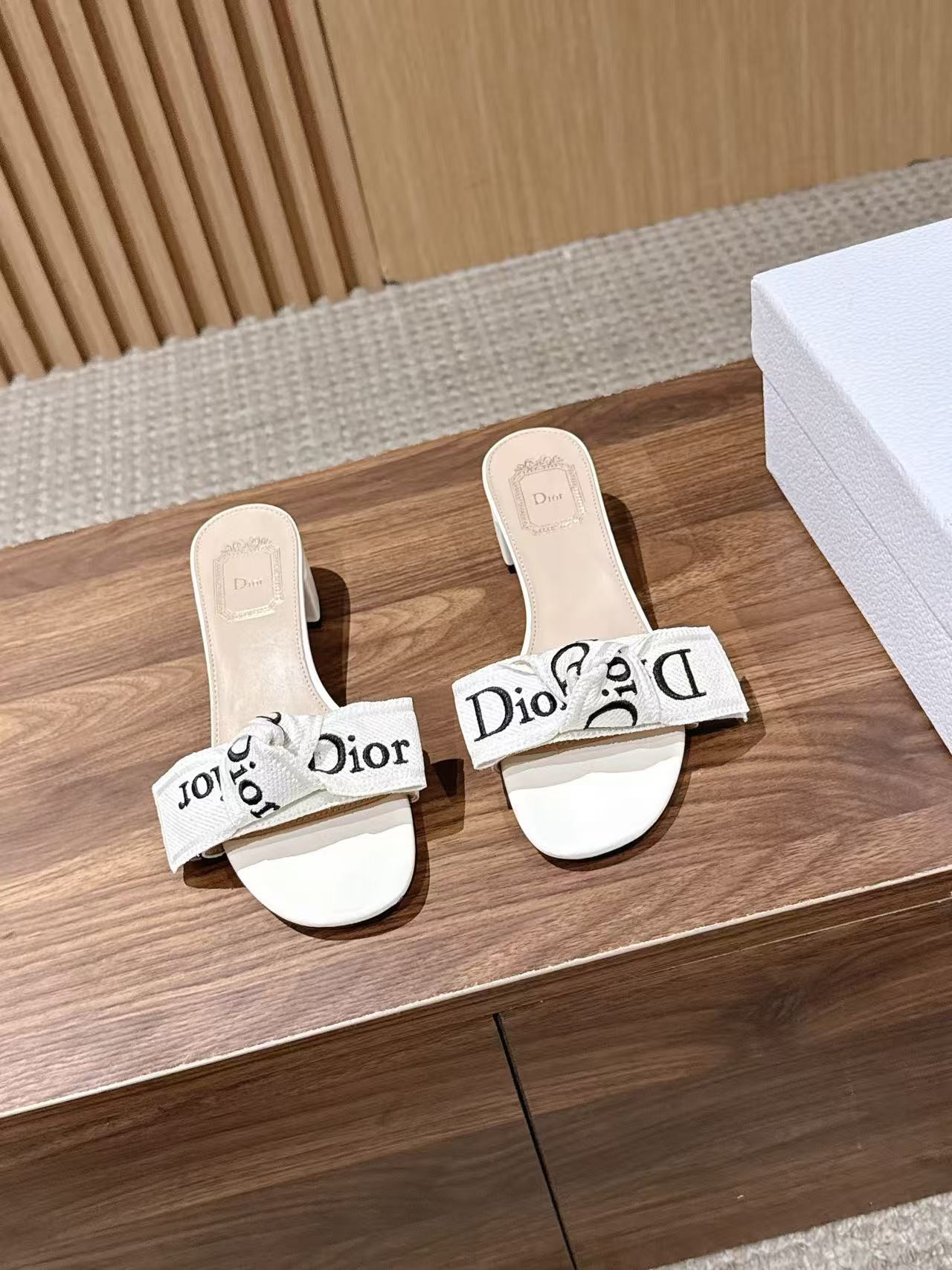UA Dior J