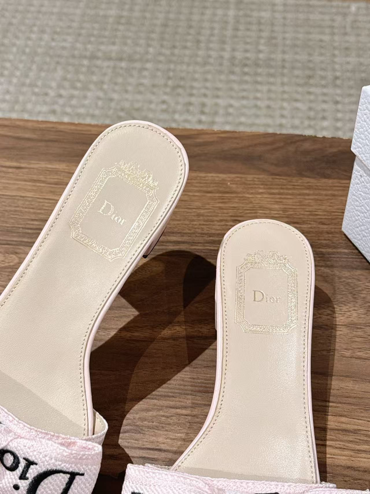 UA Dior J