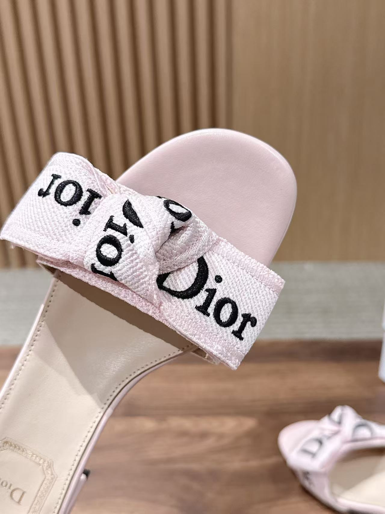 UA Dior J