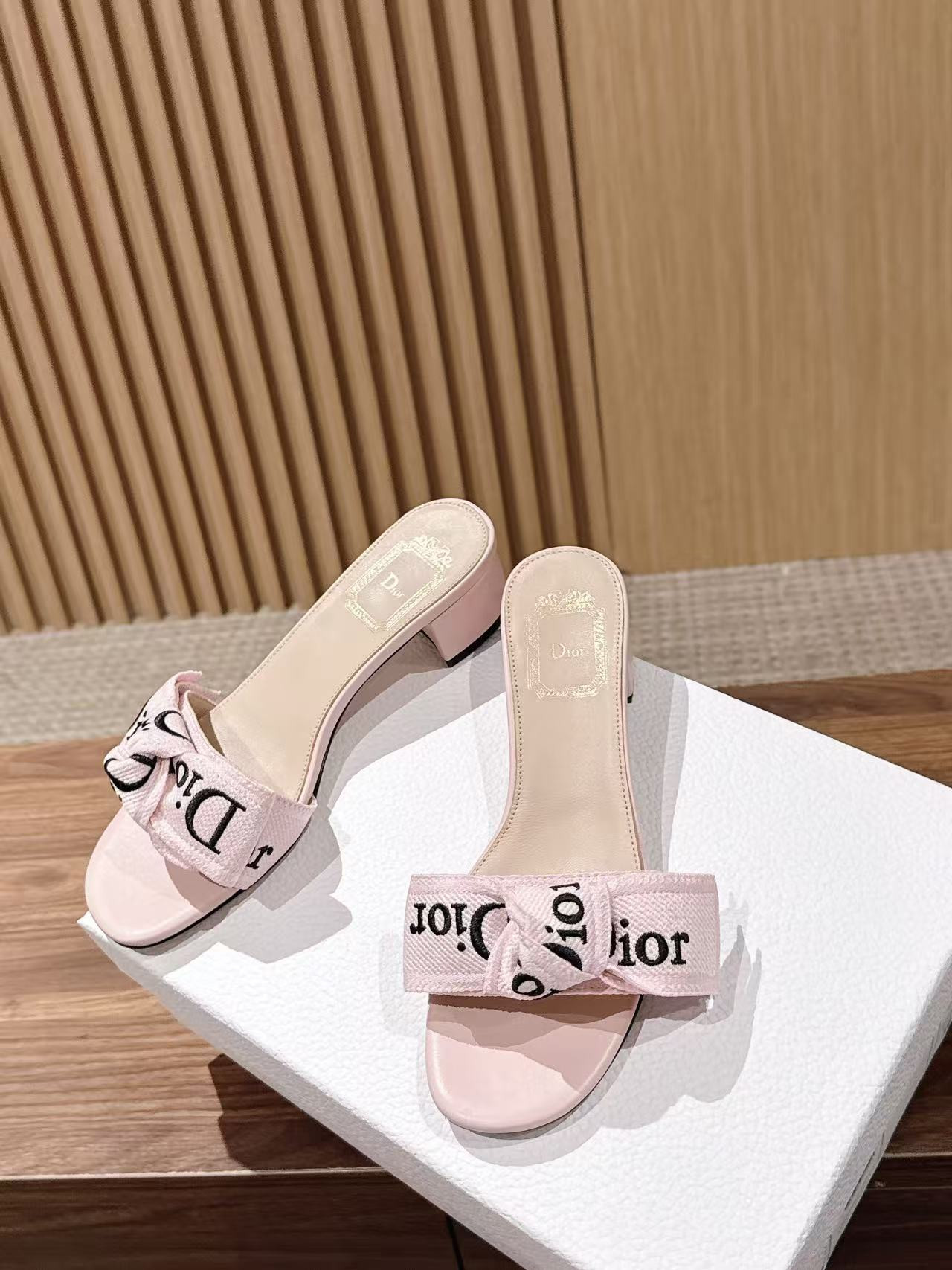 UA Dior J