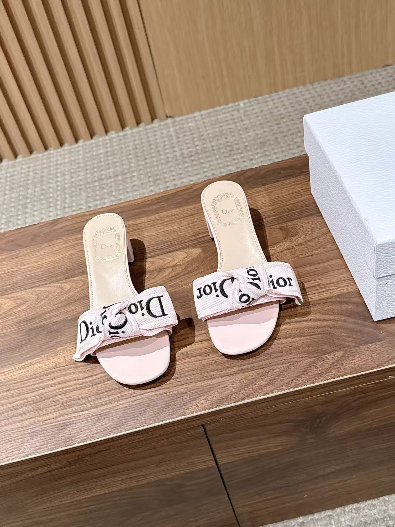 UA Dior J