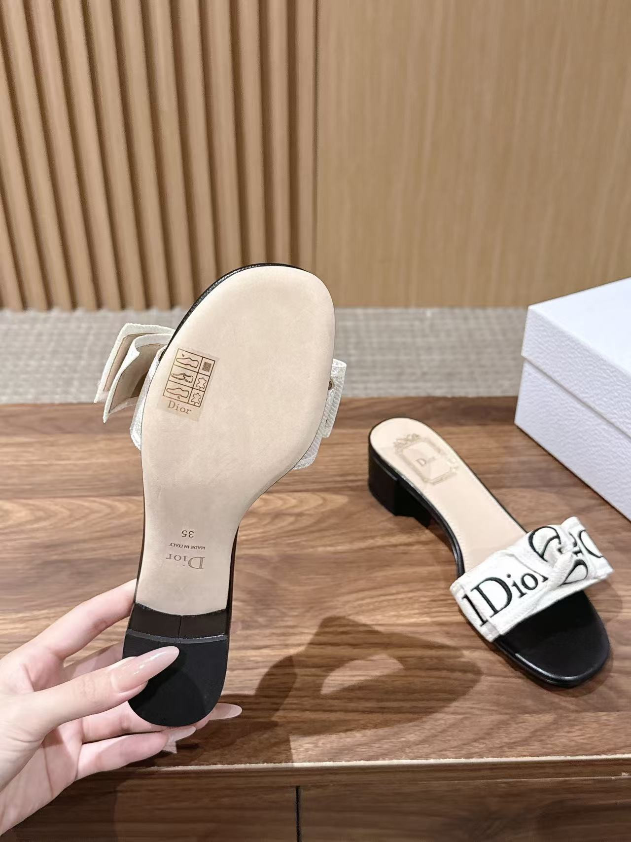 UA Dior J