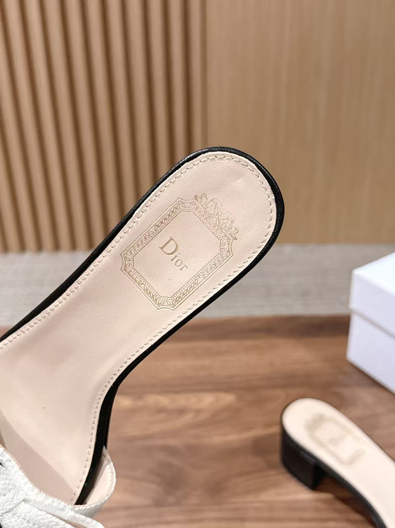 UA Dior J