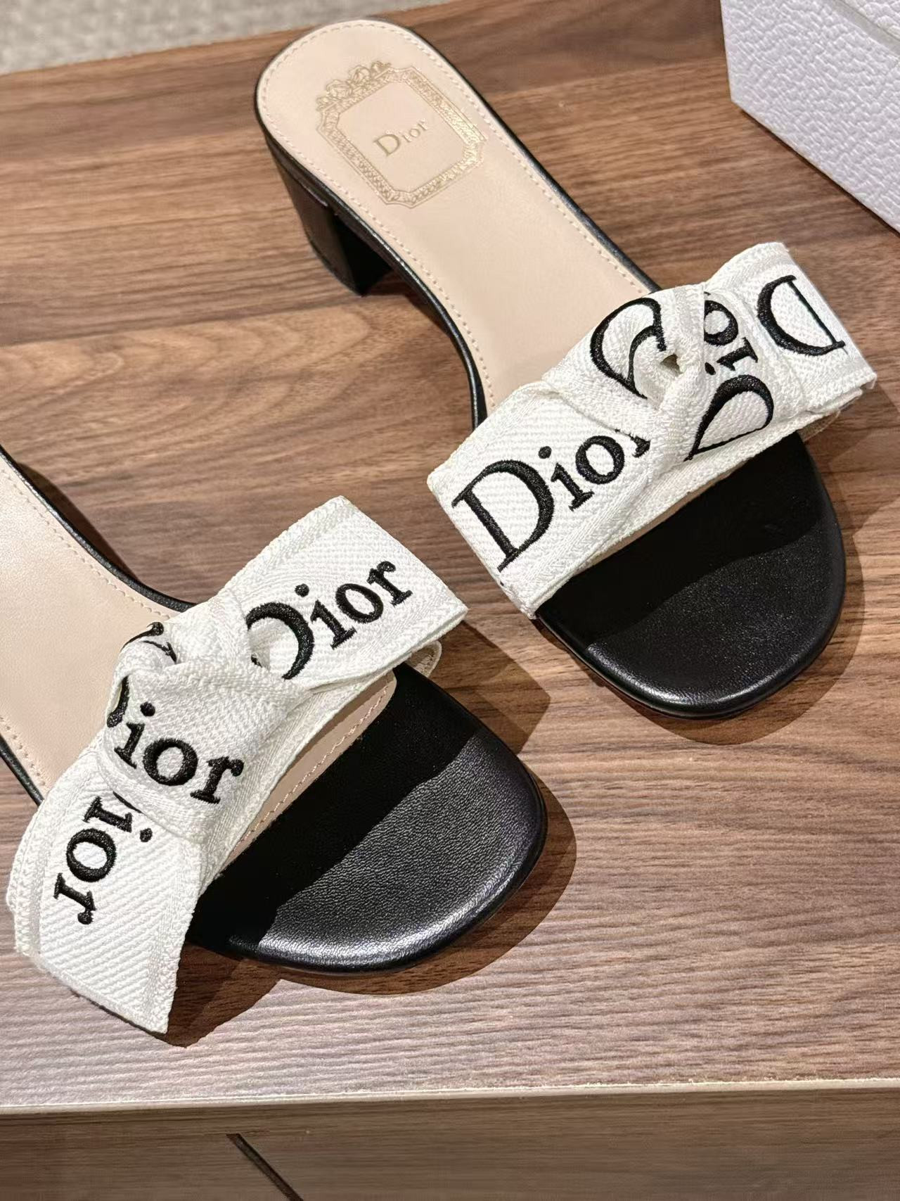 UA Dior J