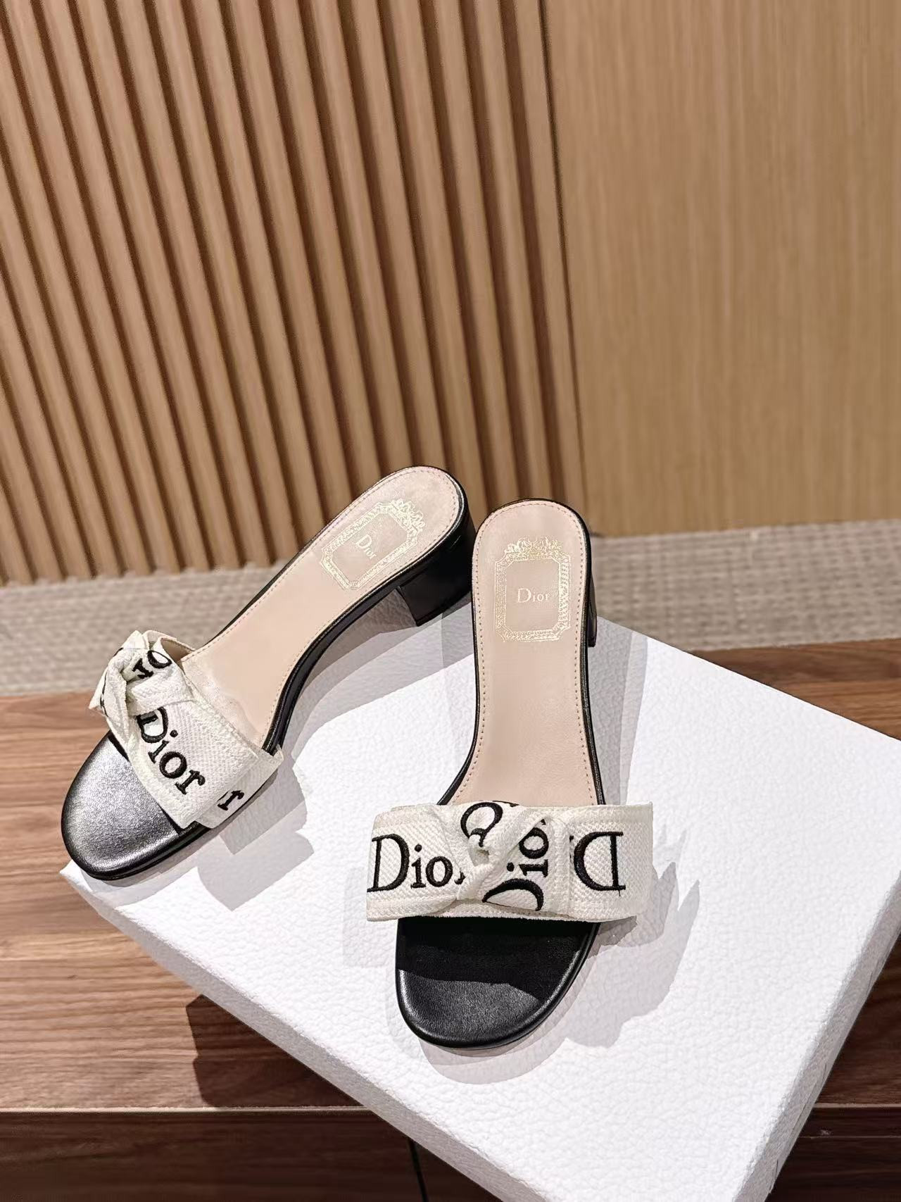 UA Dior J