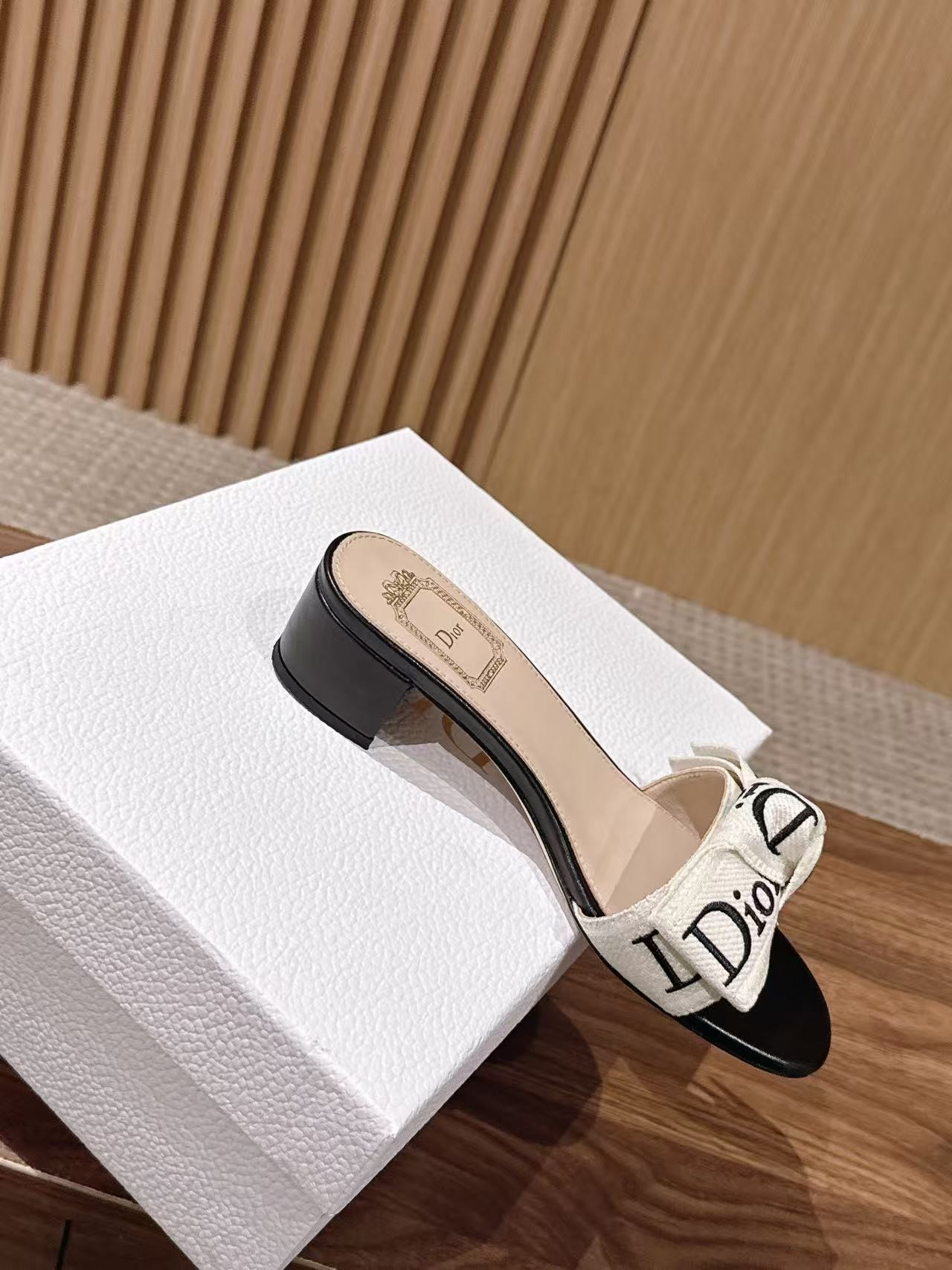 UA Dior J