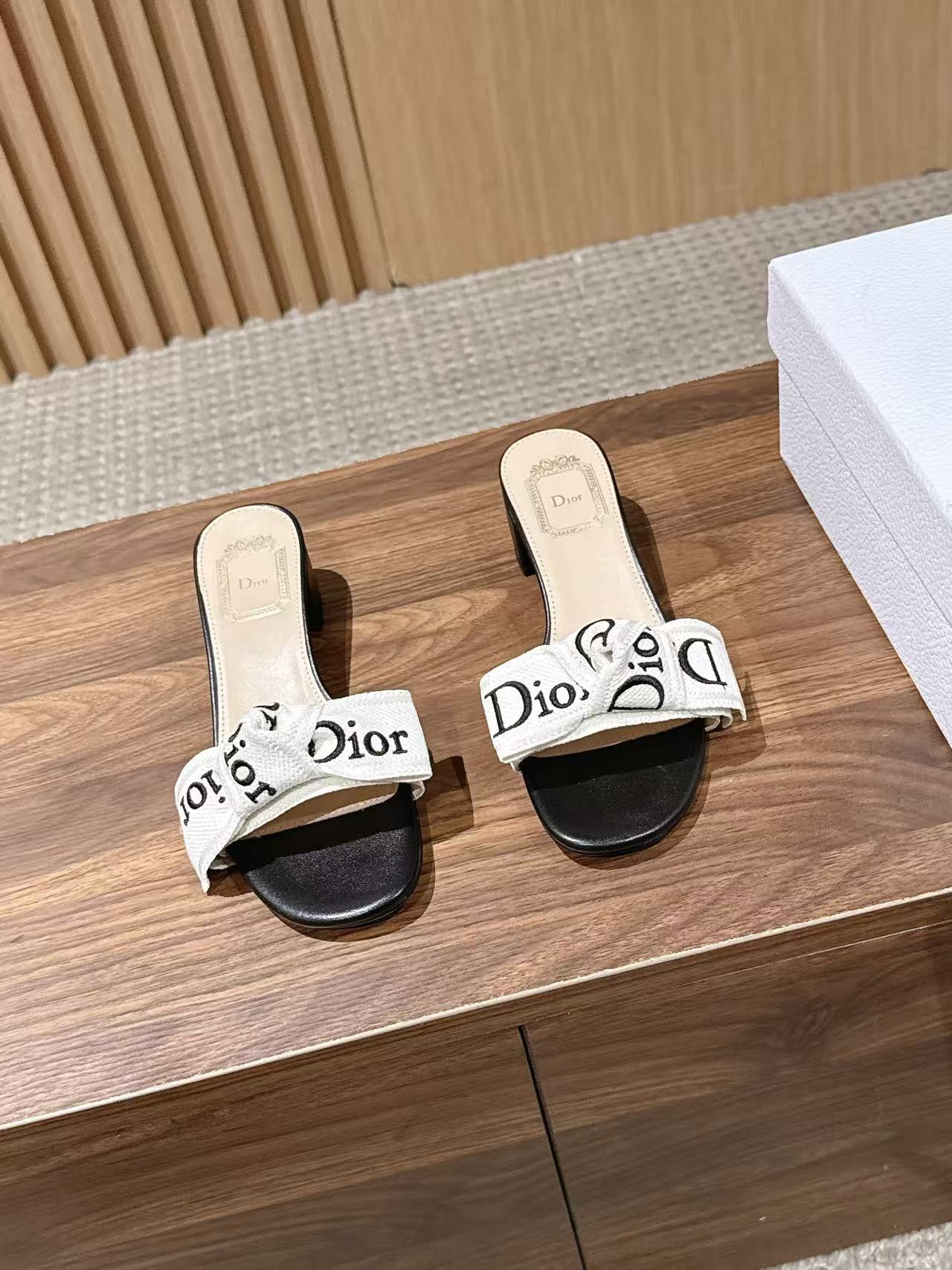 UA Dior J