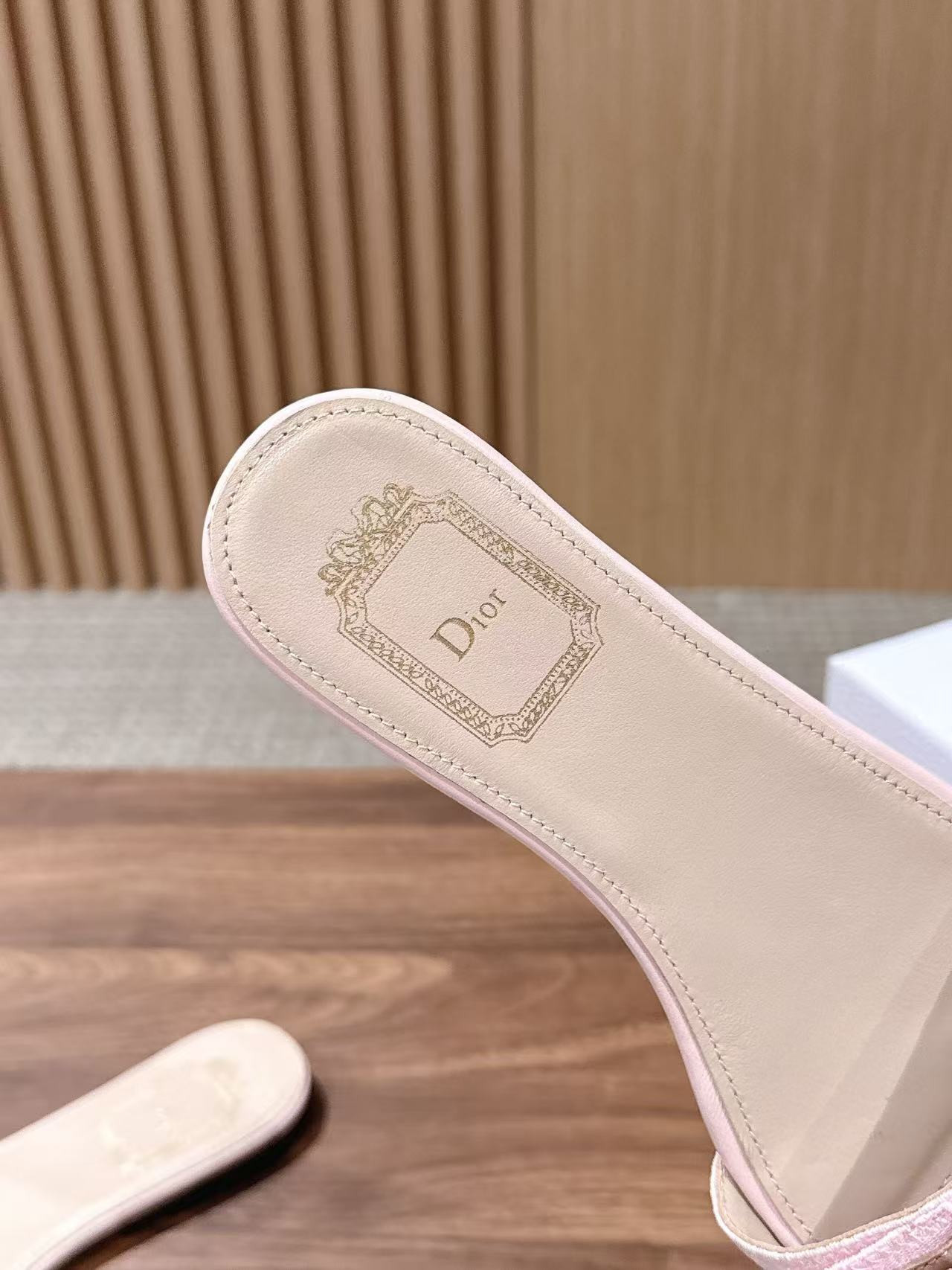 UA Dior J