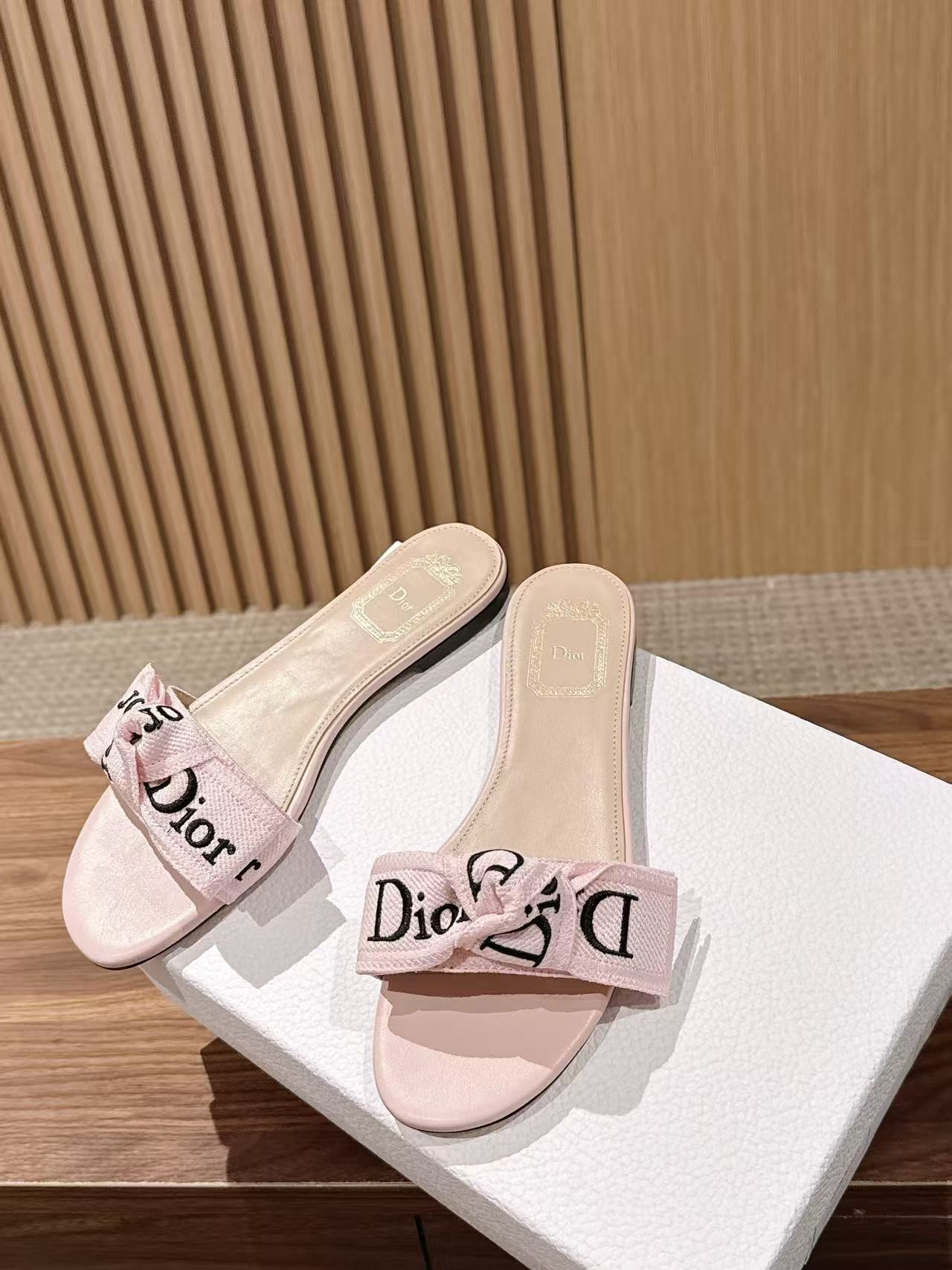 UA Dior J