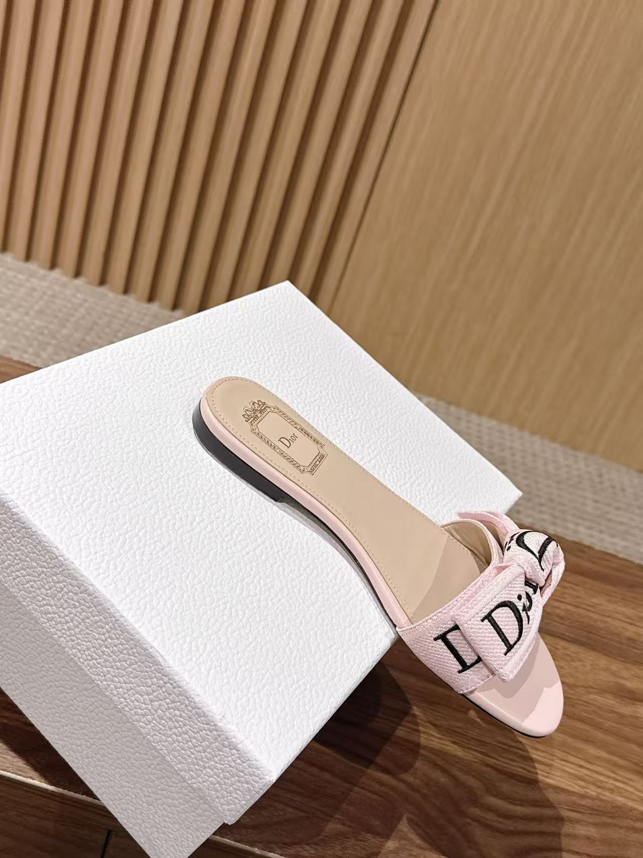 UA Dior J