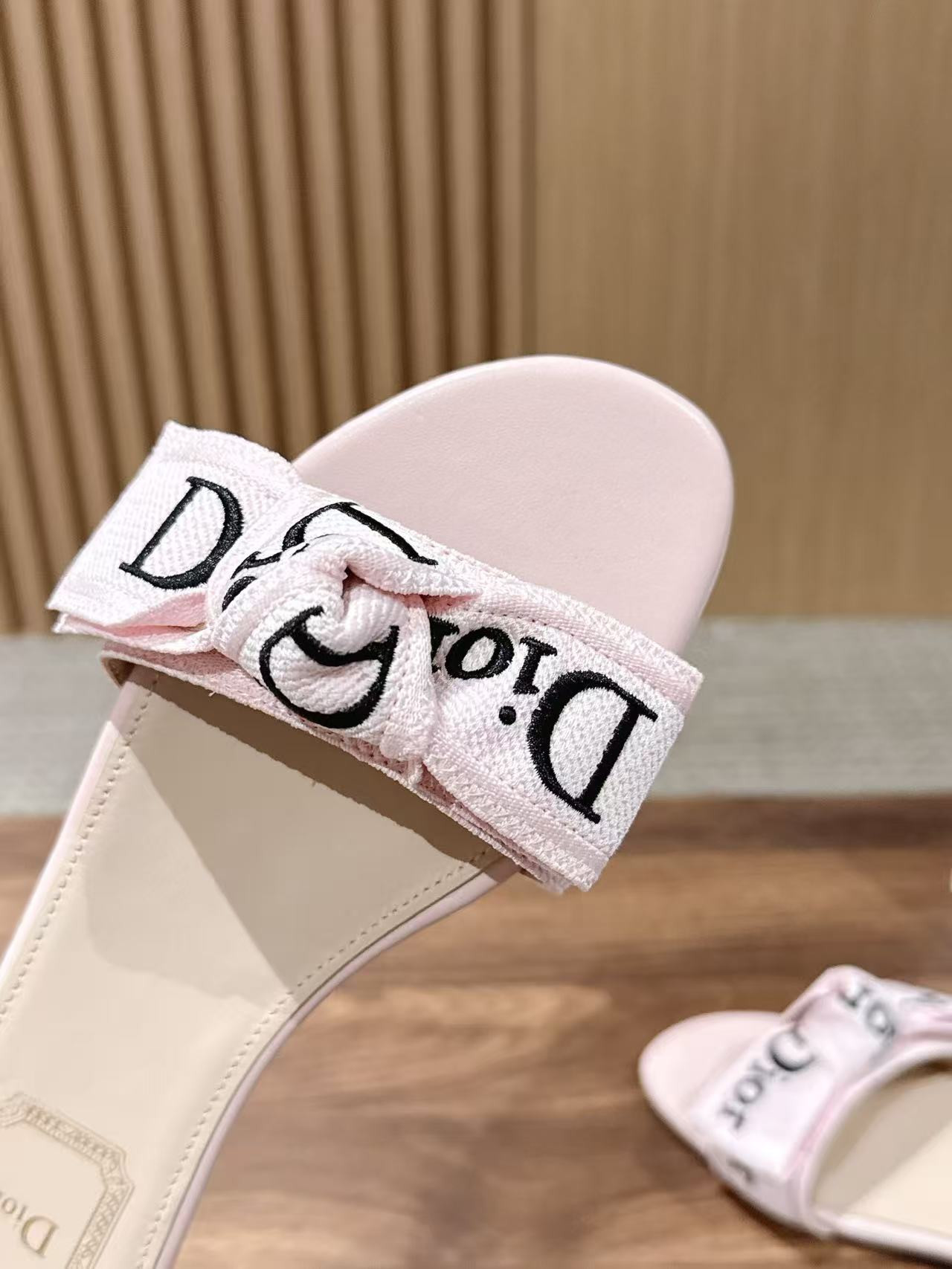 UA Dior J