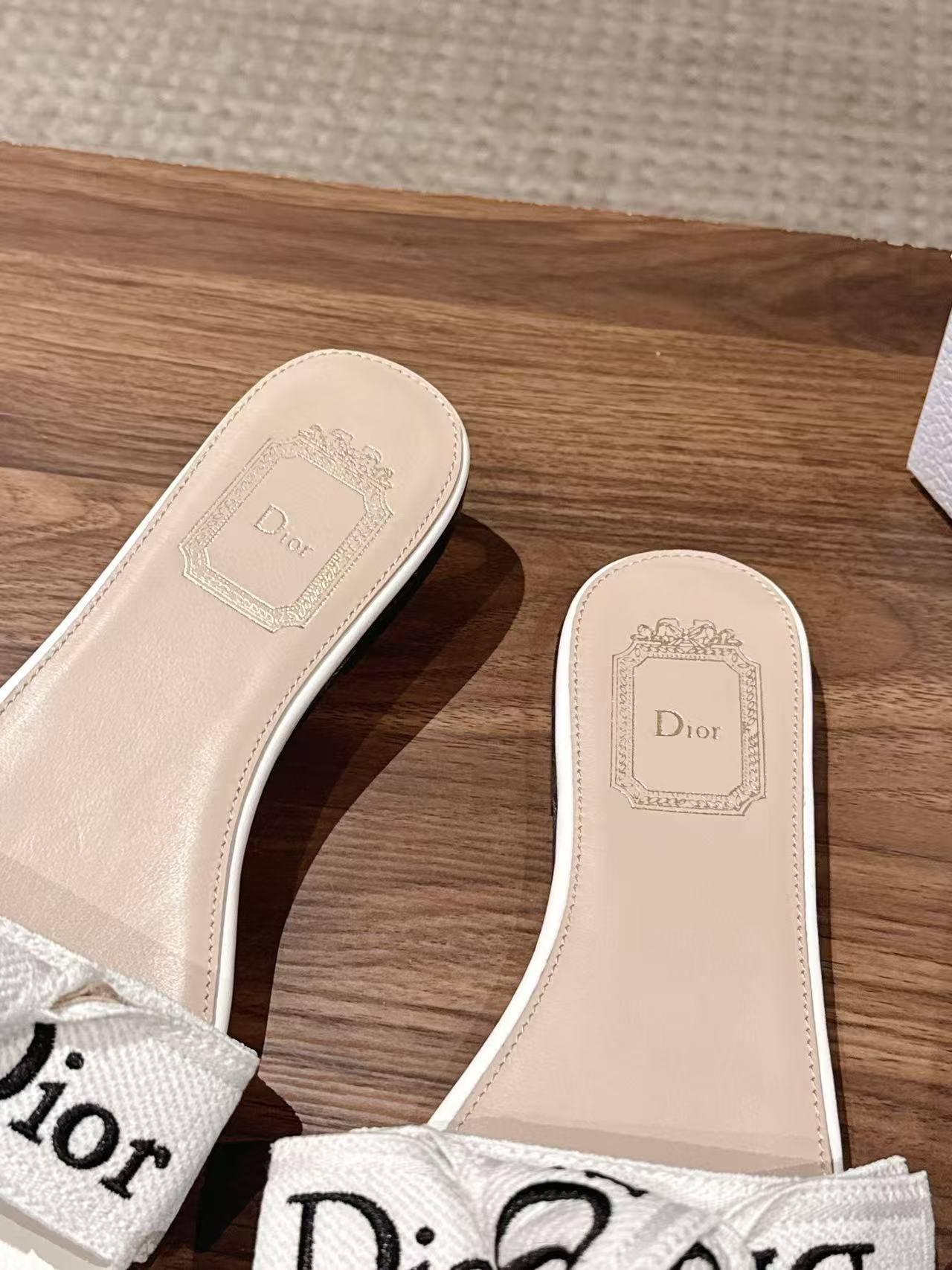 UA Dior J