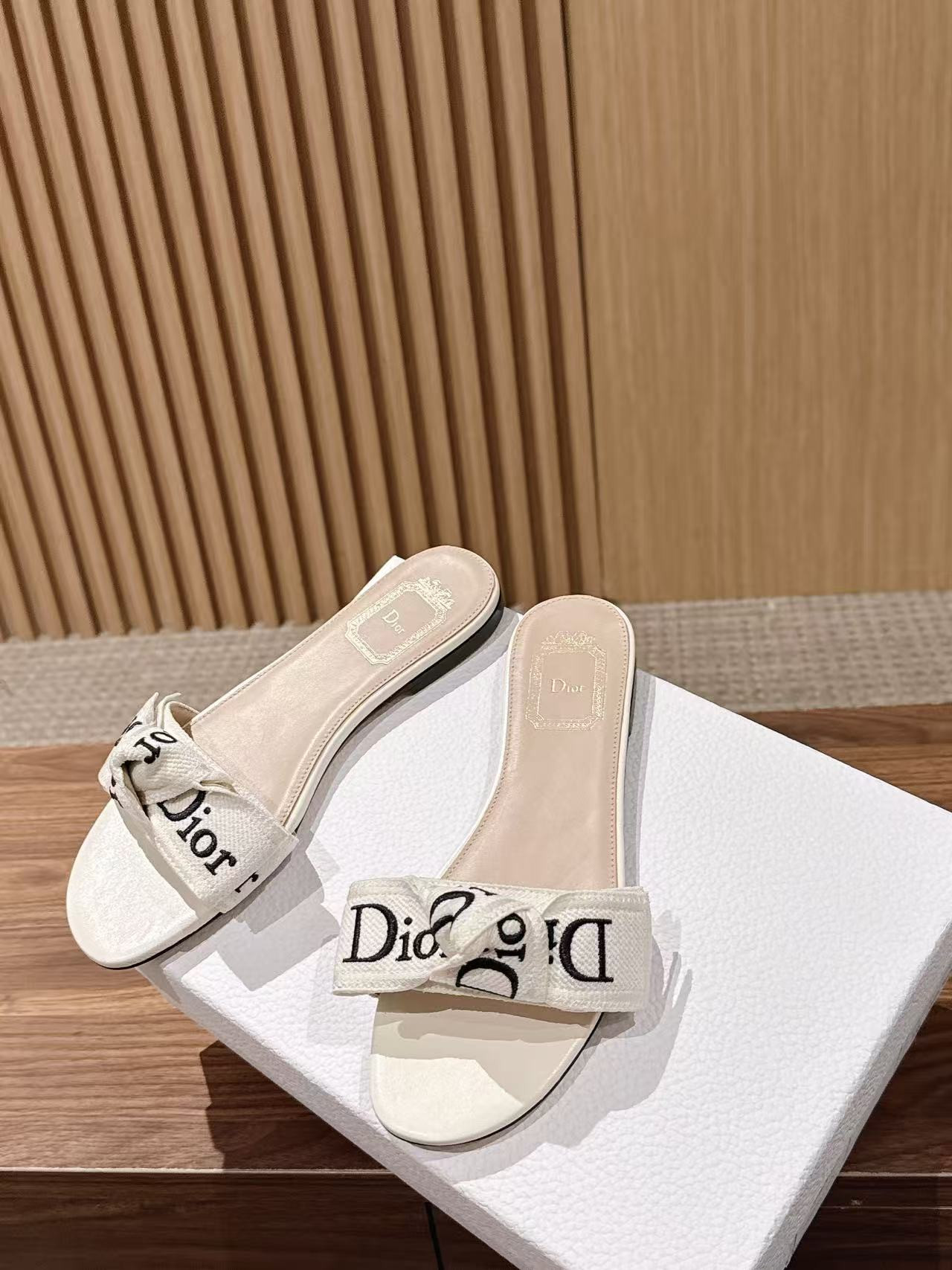 UA Dior J