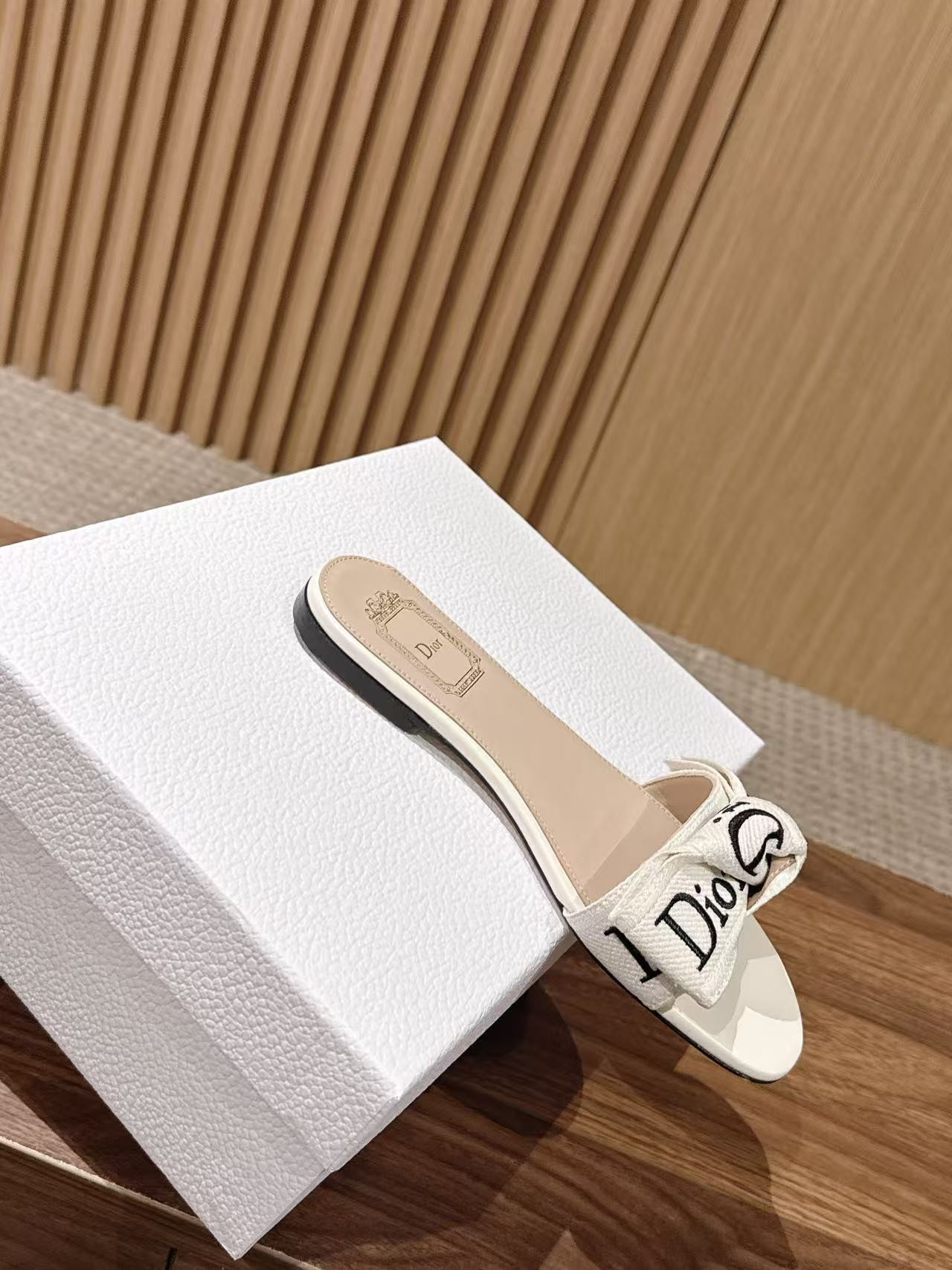 UA Dior J