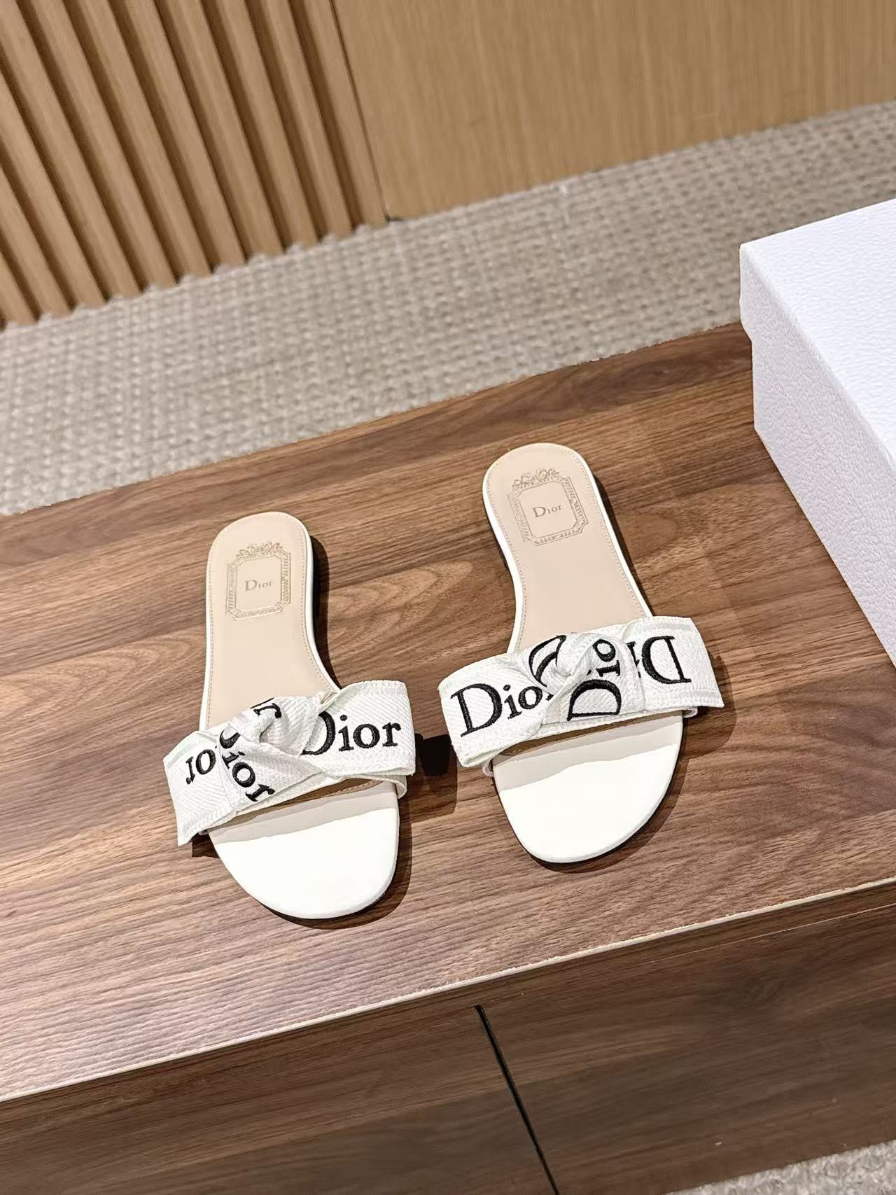 UA Dior J