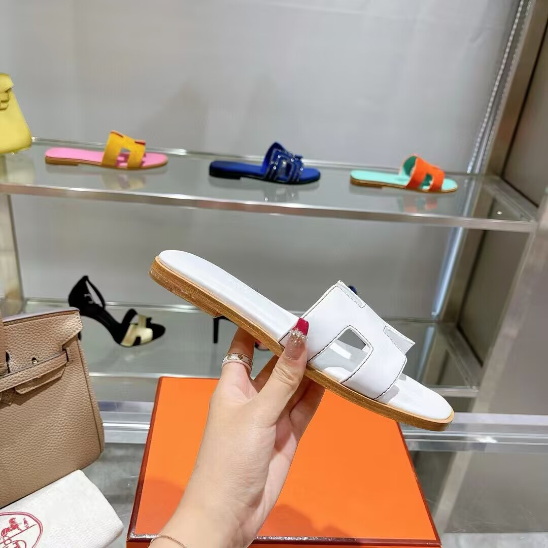 UA H**me5 Oran sandal