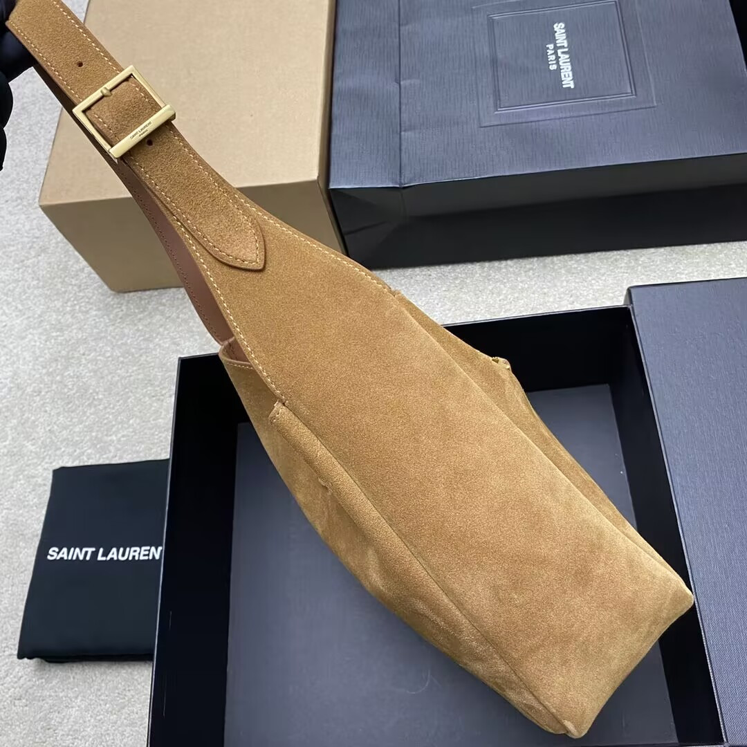 Y51 LE 5 À 7 S*pPLE IN SUEDE 23x22x8CM