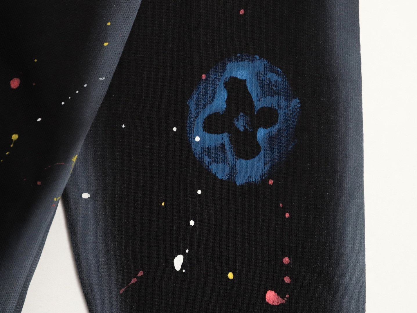 L0vis Vvtt0n Hoodies