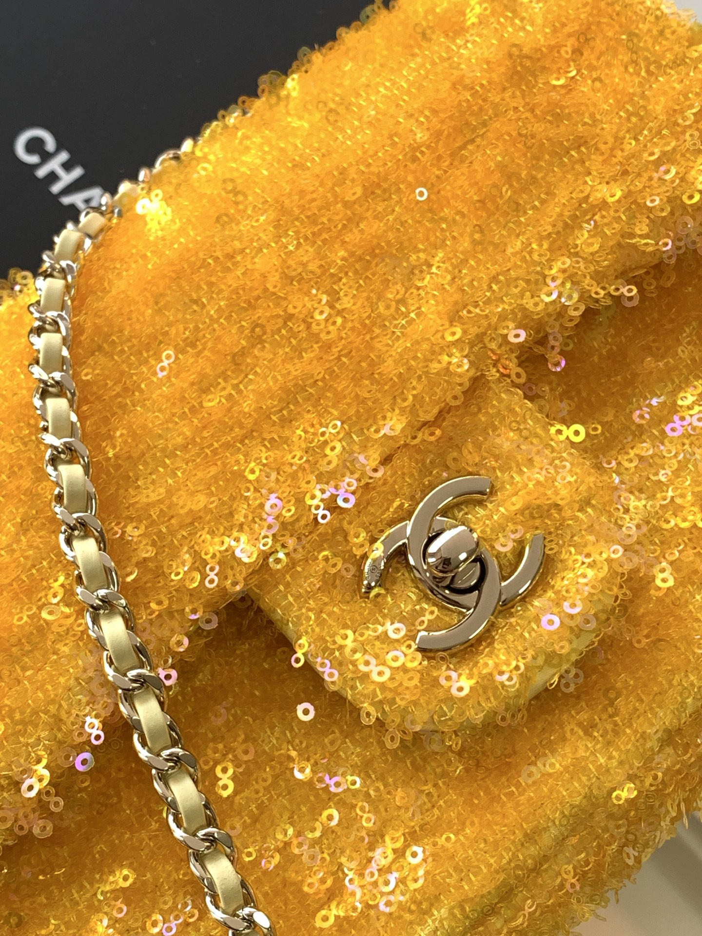 Ch**el sequin flap bag as4561 14x21x8cm