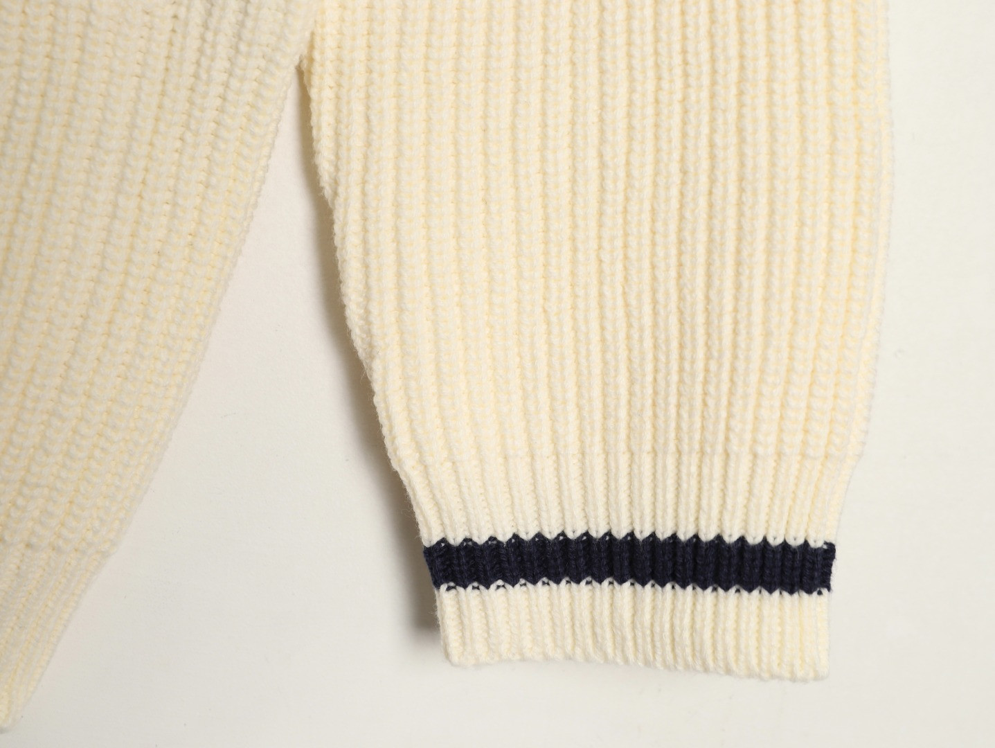 Gvc*1 25Fw Cardigan Sweaters